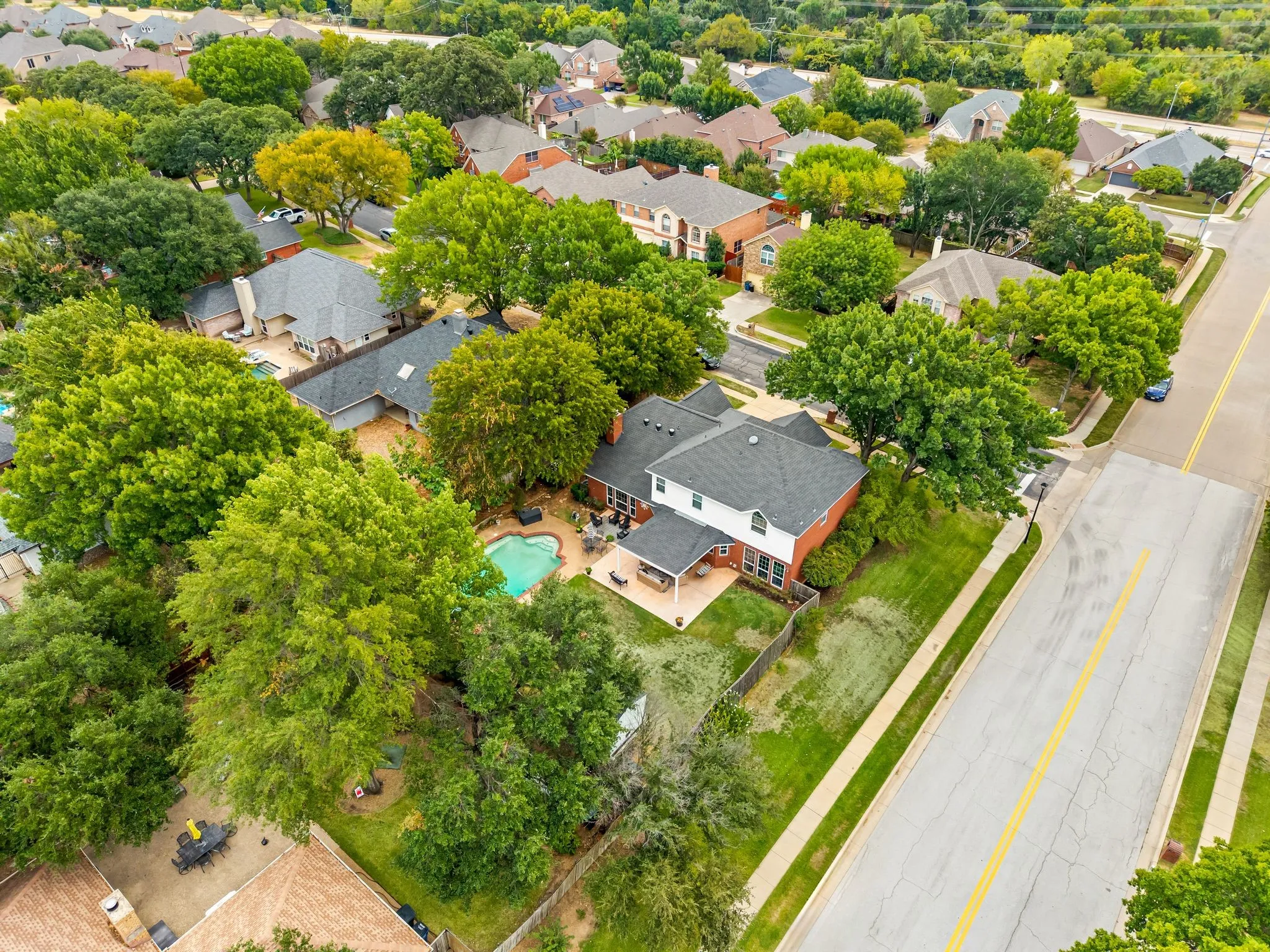 Single Family Residence For Sale in Tarrant County , 510 Anthony Drive, Euless, Texas 76039, 4 Bedroom, 3 Bathroom, 2 Garage spaces, 3,177 Sqft, built in 1989, mls#21382950, Real Estate Agent in Euless, Homes For Sale in Tarrant county, Homes For Sale in Euless, Realtor in Euless Texas, Real Estate Brokerage Independent Realty Texas, Luminita Cordes Realtor