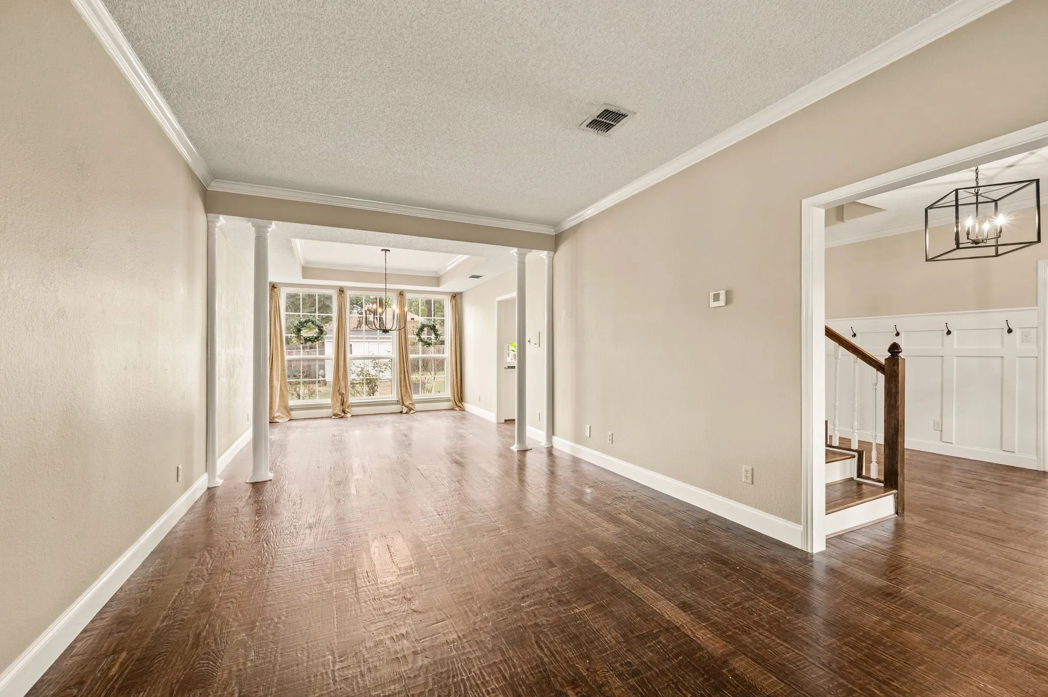 Single Family Residence For Sale in Tarrant County , 510 Anthony Drive, Euless, Texas 76039, 4 Bedroom, 3 Bathroom, 2 Garage spaces, 3,177 Sqft, built in 1989, mls#21382950, Real Estate Agent in Euless, Homes For Sale in Tarrant county, Homes For Sale in Euless, Realtor in Euless Texas, Real Estate Brokerage Independent Realty Texas, Luminita Cordes Realtor