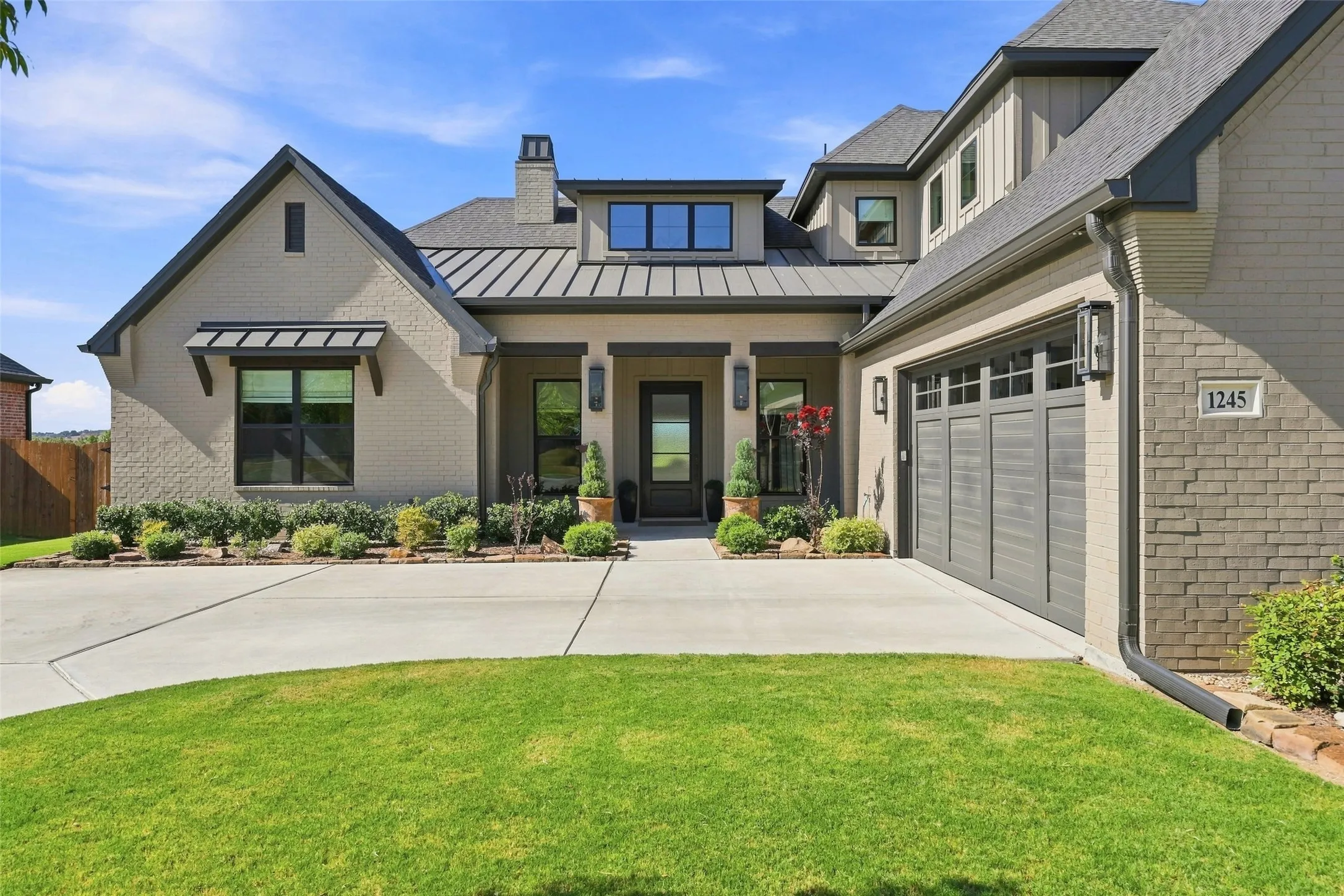 Single Family Residence For Sale in Parker County , 1245 Crown Valley Drive, Weatherford, Texas 76087, 4 Bedroom, 4 Bathroom, 2 Garage spaces, 2,865 Sqft, built in 2020, mls#21382811, Real Estate Agent in Weatherford, Homes For Sale in Parker county, Homes For Sale in Weatherford, Realtor in Weatherford Texas, Real Estate Brokerage Independent Realty Texas, Luminita Cordes Realtor