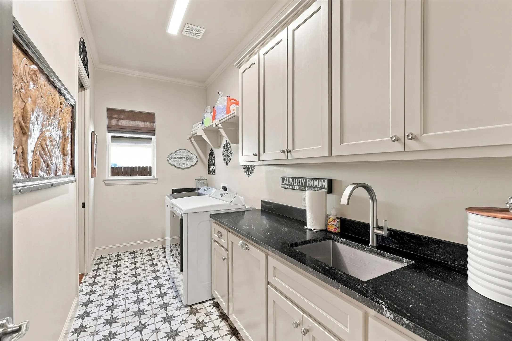 Single Family Residence For Sale in Parker County , 1245 Crown Valley Drive, Weatherford, Texas 76087, 4 Bedroom, 4 Bathroom, 2 Garage spaces, 2,865 Sqft, built in 2020, mls#21382811, Real Estate Agent in Weatherford, Homes For Sale in Parker county, Homes For Sale in Weatherford, Realtor in Weatherford Texas, Real Estate Brokerage Independent Realty Texas, Luminita Cordes Realtor