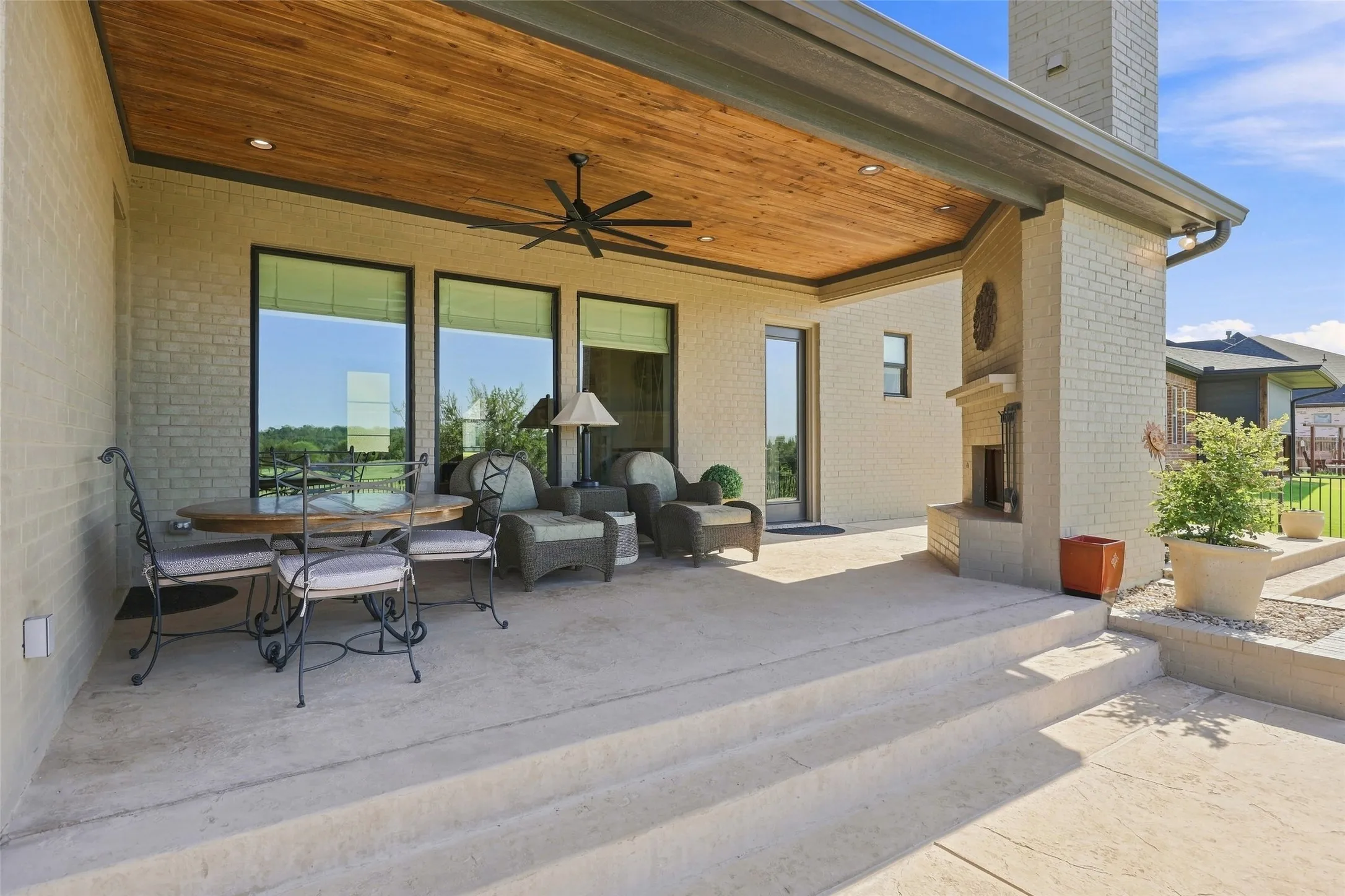 Single Family Residence For Sale in Parker County , 1245 Crown Valley Drive, Weatherford, Texas 76087, 4 Bedroom, 4 Bathroom, 2 Garage spaces, 2,865 Sqft, built in 2020, mls#21382811, Real Estate Agent in Weatherford, Homes For Sale in Parker county, Homes For Sale in Weatherford, Realtor in Weatherford Texas, Real Estate Brokerage Independent Realty Texas, Luminita Cordes Realtor
