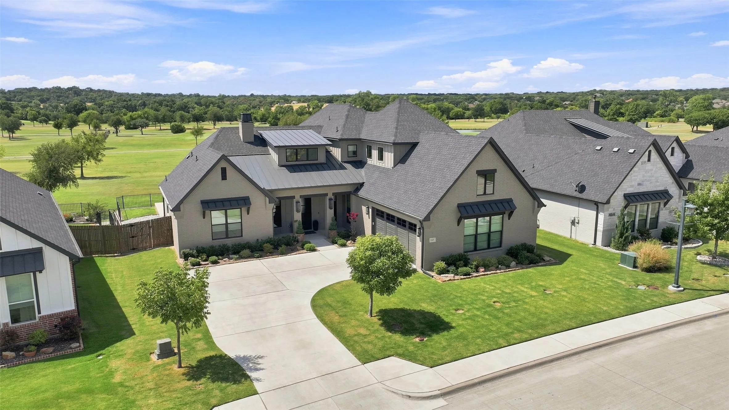 Single Family Residence For Sale in Parker County , 1245 Crown Valley Drive, Weatherford, Texas 76087, 4 Bedroom, 4 Bathroom, 2 Garage spaces, 2,865 Sqft, built in 2020, mls#21382811, Real Estate Agent in Weatherford, Homes For Sale in Parker county, Homes For Sale in Weatherford, Realtor in Weatherford Texas, Real Estate Brokerage Independent Realty Texas, Luminita Cordes Realtor