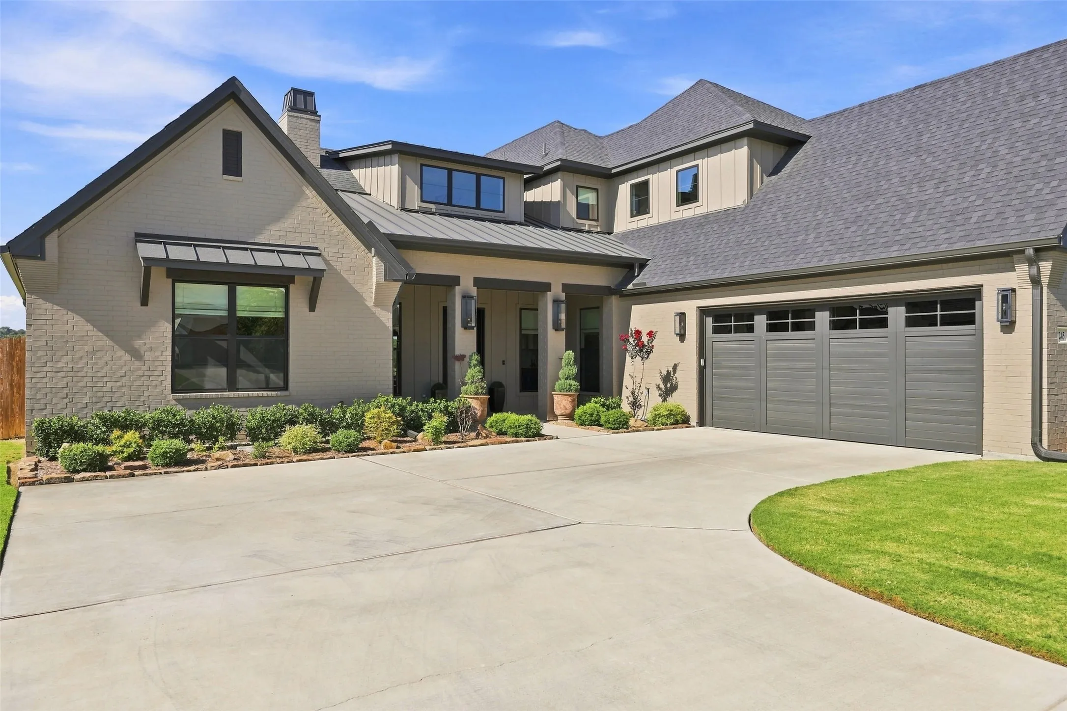 Single Family Residence For Sale in Parker County , 1245 Crown Valley Drive, Weatherford, Texas 76087, 4 Bedroom, 4 Bathroom, 2 Garage spaces, 2,865 Sqft, built in 2020, mls#21382811, Real Estate Agent in Weatherford, Homes For Sale in Parker county, Homes For Sale in Weatherford, Realtor in Weatherford Texas, Real Estate Brokerage Independent Realty Texas, Luminita Cordes Realtor