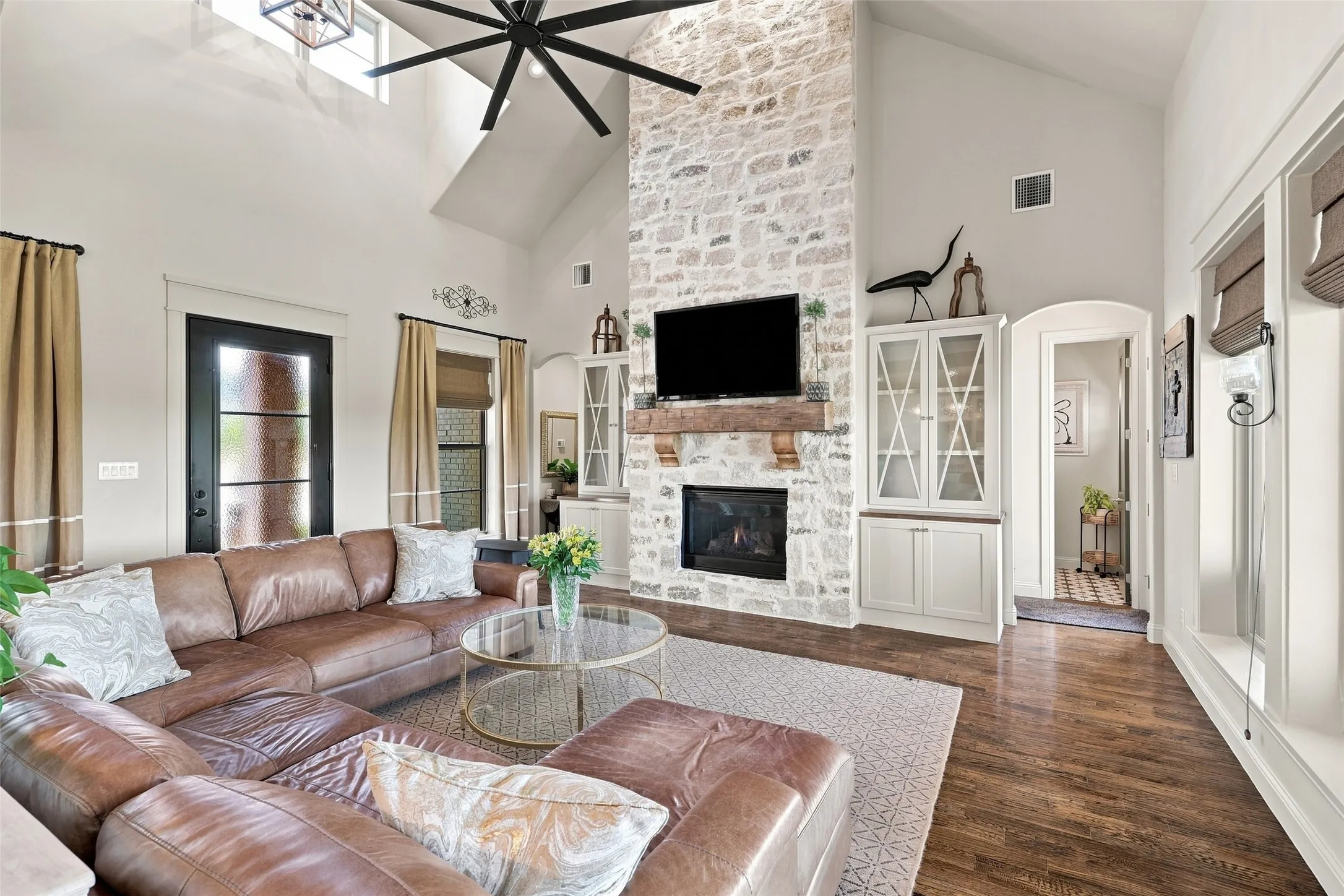 Single Family Residence For Sale in Parker County , 1245 Crown Valley Drive, Weatherford, Texas 76087, 4 Bedroom, 4 Bathroom, 2 Garage spaces, 2,865 Sqft, built in 2020, mls#21382811, Real Estate Agent in Weatherford, Homes For Sale in Parker county, Homes For Sale in Weatherford, Realtor in Weatherford Texas, Real Estate Brokerage Independent Realty Texas, Luminita Cordes Realtor