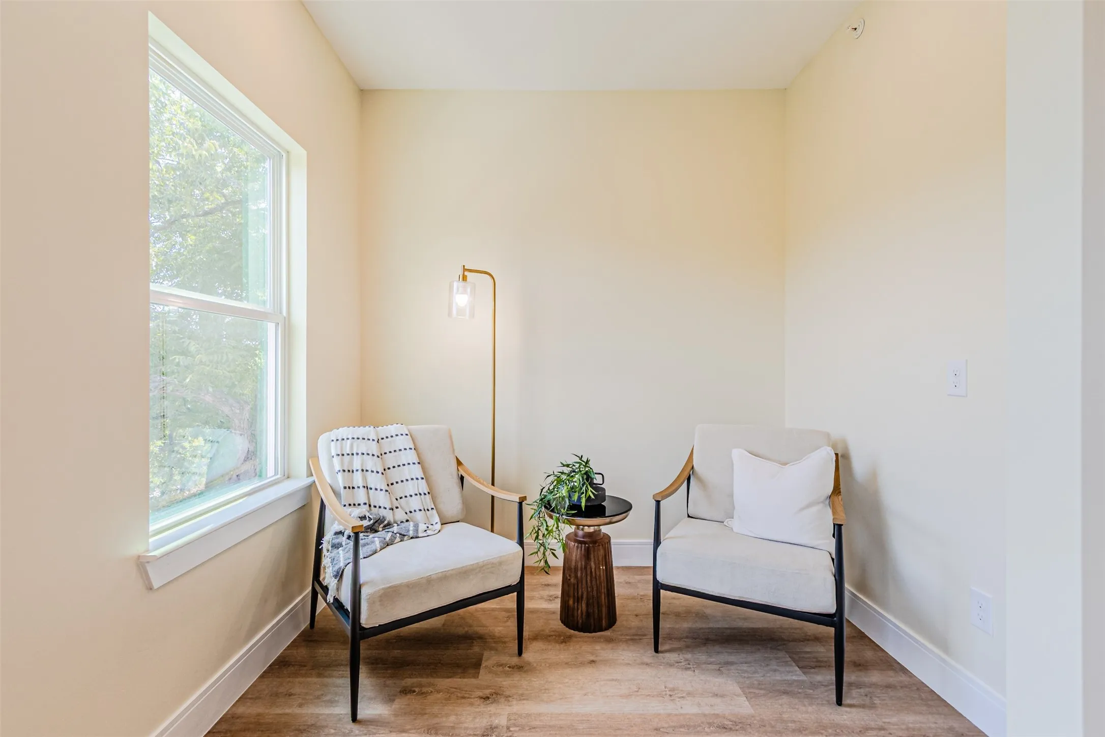 Private sitting room inside the primary suite