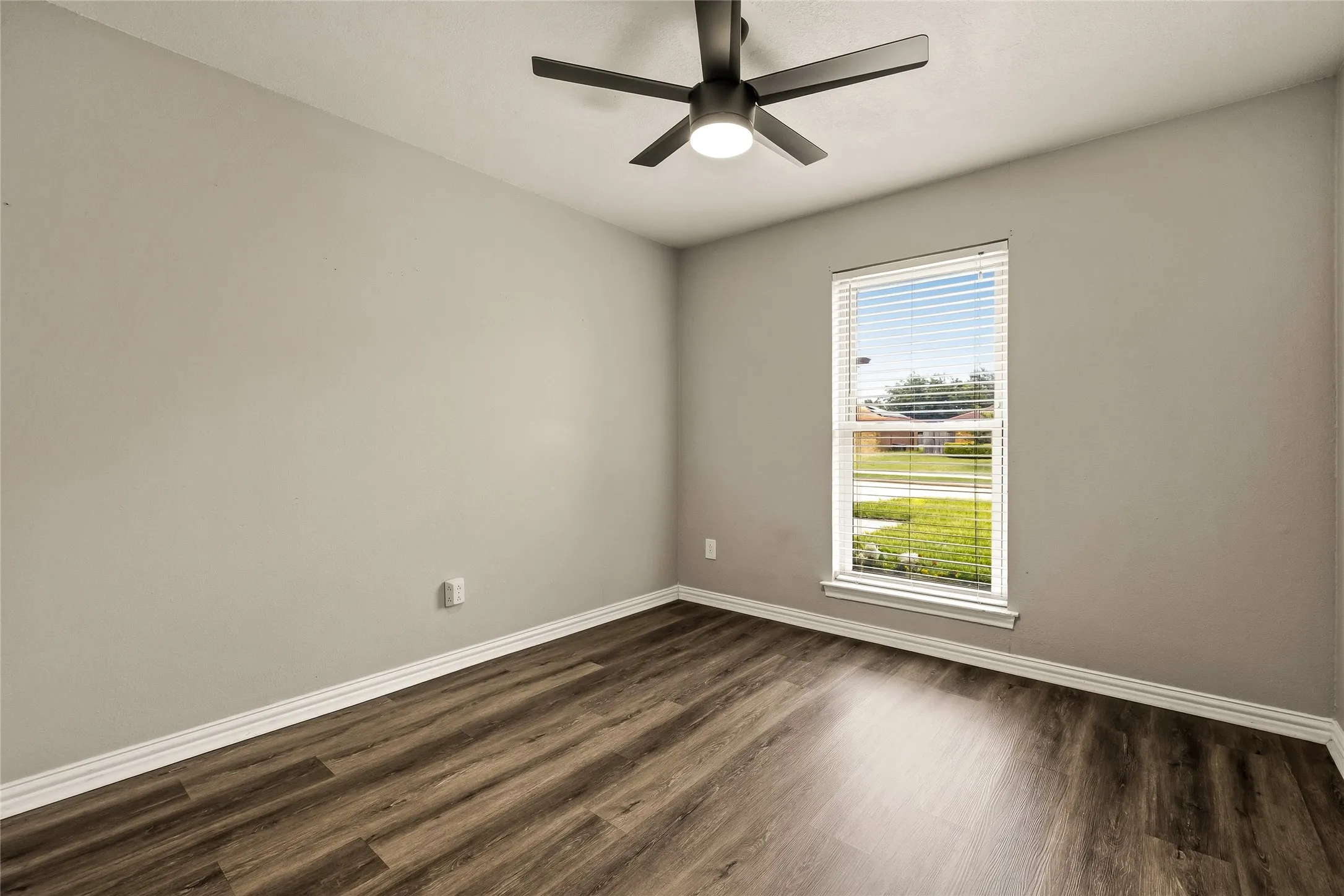 Single Family Residence For Sale in Dallas County , 2713 Yale Drive, Rowlett, Texas 75088, 3 Bedroom, 2 Bathroom, 2 Garage spaces, 1,345 Sqft, built in 1984, mls#21381166, Real Estate Agent in Rowlett, Homes For Sale in Dallas county, Homes For Sale in Rowlett, Realtor in Rowlett Texas, Real Estate Brokerage Independent Realty Texas, Luminita Cordes Realtor