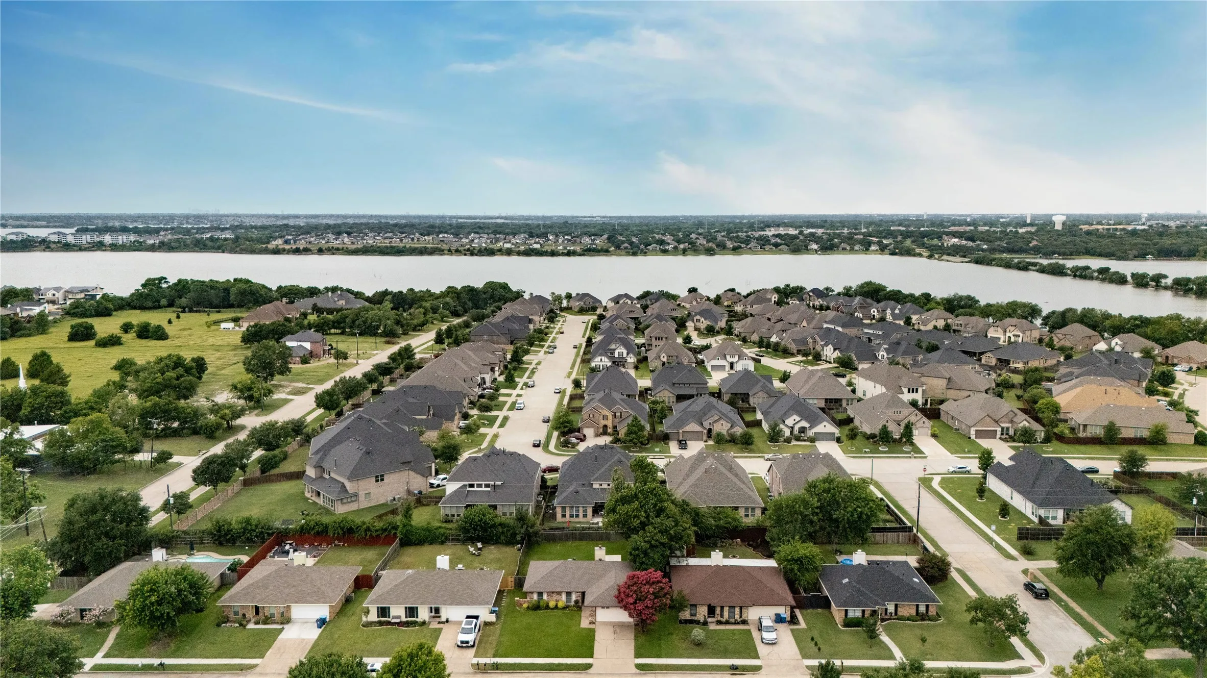 Single Family Residence For Sale in Dallas County , 2713 Yale Drive, Rowlett, Texas 75088, 3 Bedroom, 2 Bathroom, 2 Garage spaces, 1,345 Sqft, built in 1984, mls#21381166, Real Estate Agent in Rowlett, Homes For Sale in Dallas county, Homes For Sale in Rowlett, Realtor in Rowlett Texas, Real Estate Brokerage Independent Realty Texas, Luminita Cordes Realtor