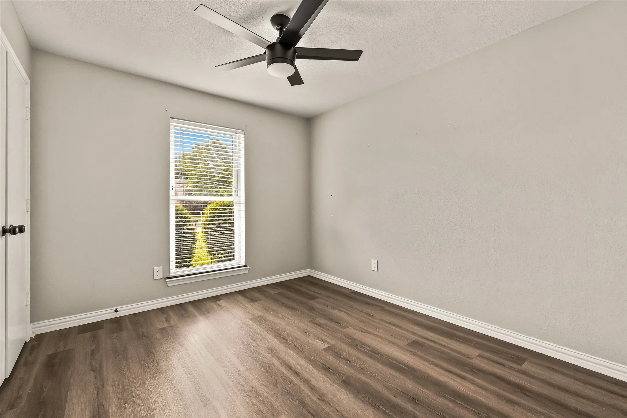 Single Family Residence For Sale in Dallas County , 2713 Yale Drive, Rowlett, Texas 75088, 3 Bedroom, 2 Bathroom, 2 Garage spaces, 1,345 Sqft, built in 1984, mls#21381166, Real Estate Agent in Rowlett, Homes For Sale in Dallas county, Homes For Sale in Rowlett, Realtor in Rowlett Texas, Real Estate Brokerage Independent Realty Texas, Luminita Cordes Realtor