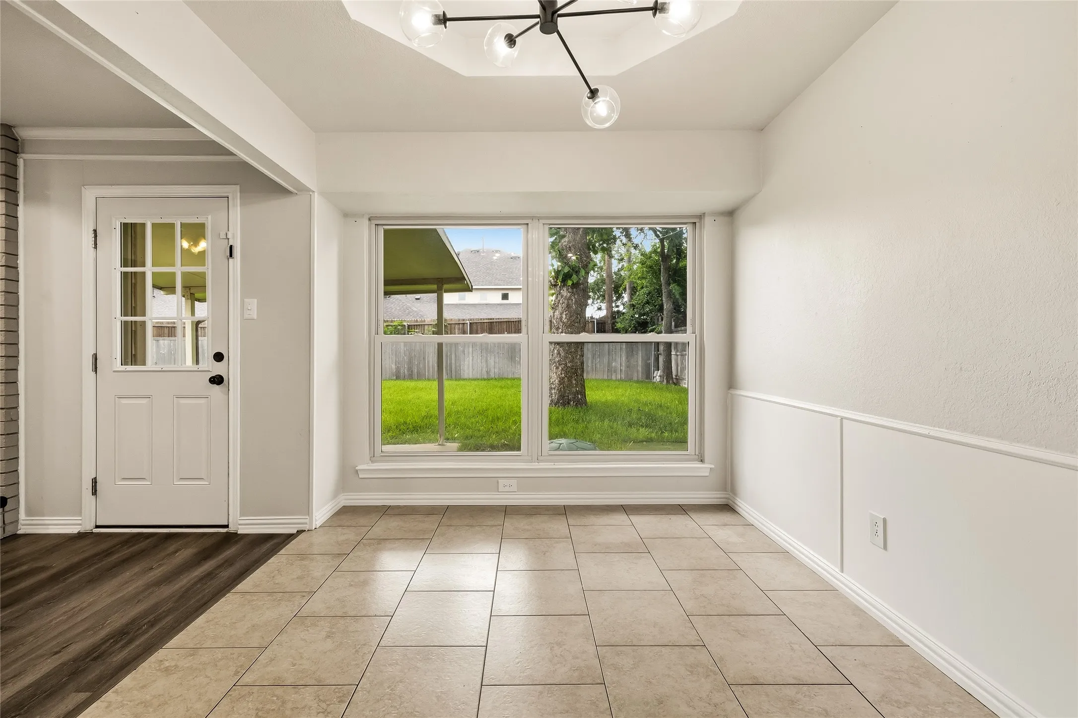 Single Family Residence For Sale in Dallas County , 2713 Yale Drive, Rowlett, Texas 75088, 3 Bedroom, 2 Bathroom, 2 Garage spaces, 1,345 Sqft, built in 1984, mls#21381166, Real Estate Agent in Rowlett, Homes For Sale in Dallas county, Homes For Sale in Rowlett, Realtor in Rowlett Texas, Real Estate Brokerage Independent Realty Texas, Luminita Cordes Realtor