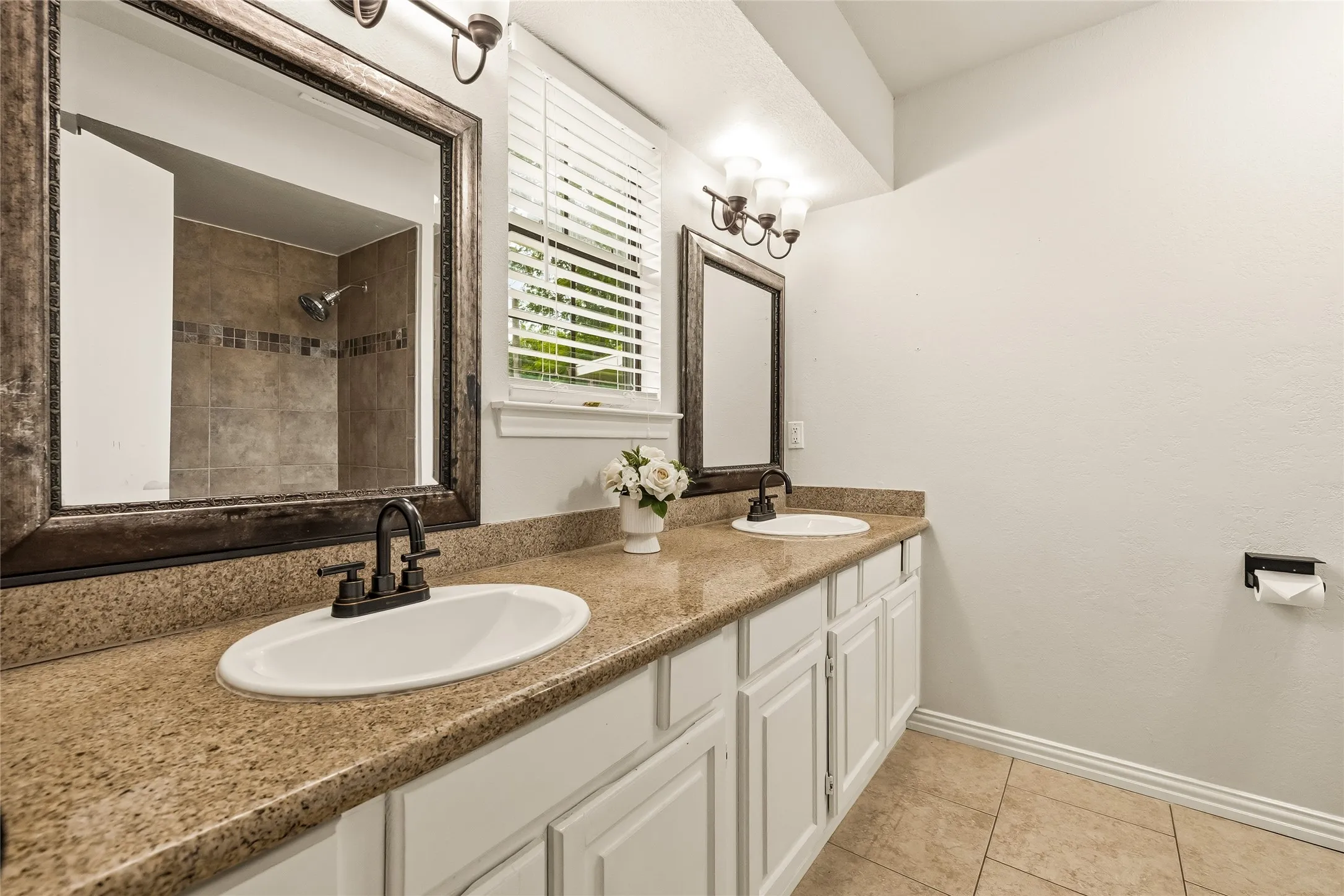 Single Family Residence For Sale in Dallas County , 2713 Yale Drive, Rowlett, Texas 75088, 3 Bedroom, 2 Bathroom, 2 Garage spaces, 1,345 Sqft, built in 1984, mls#21381166, Real Estate Agent in Rowlett, Homes For Sale in Dallas county, Homes For Sale in Rowlett, Realtor in Rowlett Texas, Real Estate Brokerage Independent Realty Texas, Luminita Cordes Realtor