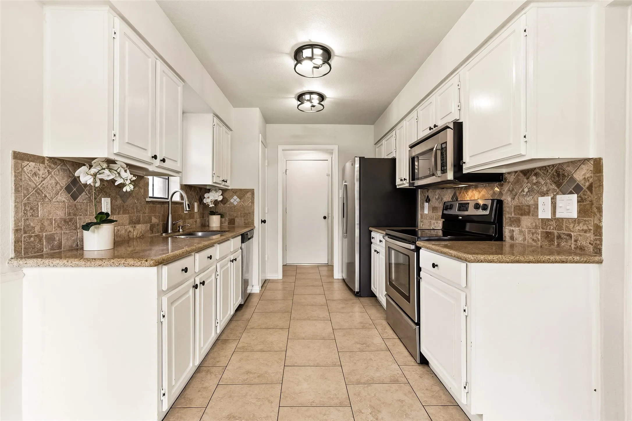 Single Family Residence For Sale in Dallas County , 2713 Yale Drive, Rowlett, Texas 75088, 3 Bedroom, 2 Bathroom, 2 Garage spaces, 1,345 Sqft, built in 1984, mls#21381166, Real Estate Agent in Rowlett, Homes For Sale in Dallas county, Homes For Sale in Rowlett, Realtor in Rowlett Texas, Real Estate Brokerage Independent Realty Texas, Luminita Cordes Realtor