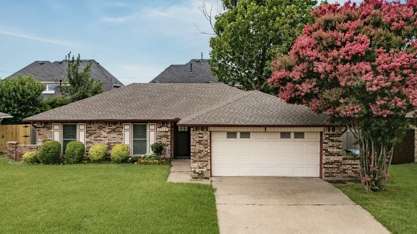 Single Family Residence For Sale in Dallas County , 2713 Yale Drive, Rowlett, Texas 75088, 3 Bedroom, 2 Bathroom, 2 Garage spaces, 1,345 Sqft, built in 1984, mls#21381166, Real Estate Agent in Rowlett, Homes For Sale in Dallas county, Homes For Sale in Rowlett, Realtor in Rowlett Texas, Real Estate Brokerage Independent Realty Texas, Luminita Cordes Realtor