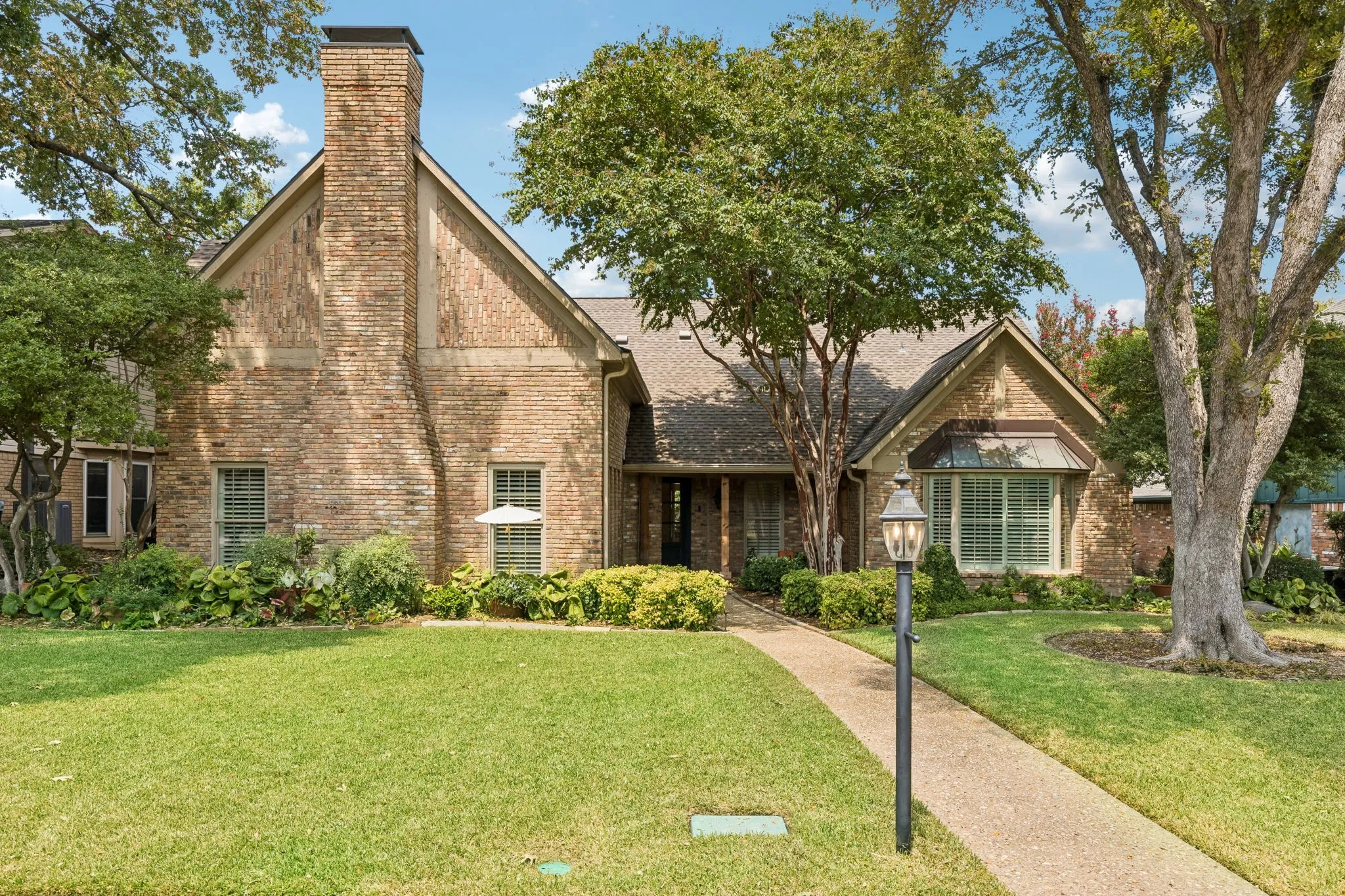 Single Family Residence For Sale in Collin County , 234 Shady Hill Drive, Richardson, Texas 75080, 4 Bedroom, 4 Bathroom, 2 Garage spaces, 2,932 Sqft, built in 1978, mls#21381864, Real Estate Agent in Richardson, Homes For Sale in Collin county, Homes For Sale in Richardson, Realtor in Richardson Texas, Real Estate Brokerage Independent Realty Texas, Luminita Cordes Realtor