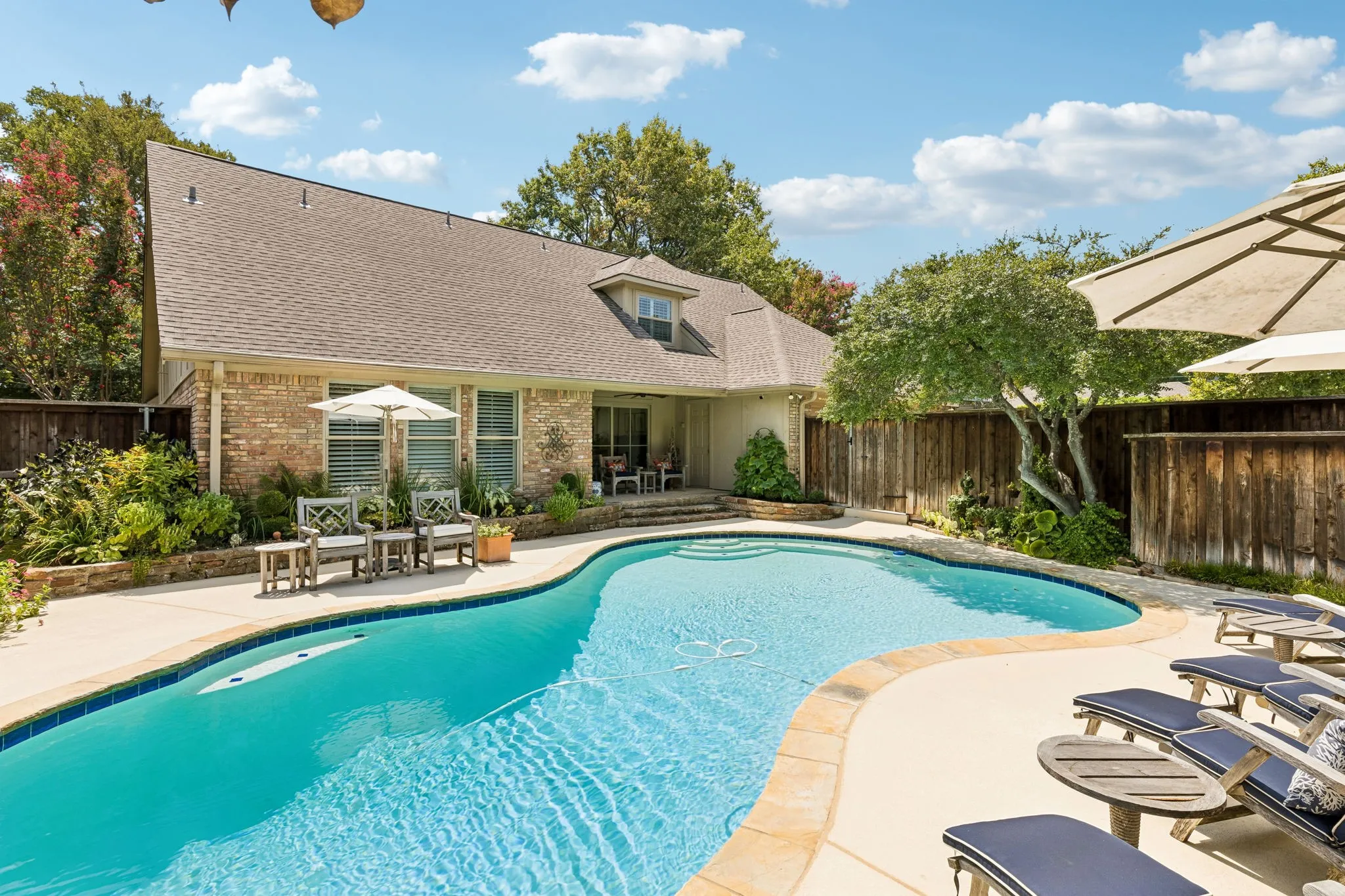 Single Family Residence For Sale in Collin County , 234 Shady Hill Drive, Richardson, Texas 75080, 4 Bedroom, 4 Bathroom, 2 Garage spaces, 2,932 Sqft, built in 1978, mls#21381864, Real Estate Agent in Richardson, Homes For Sale in Collin county, Homes For Sale in Richardson, Realtor in Richardson Texas, Real Estate Brokerage Independent Realty Texas, Luminita Cordes Realtor