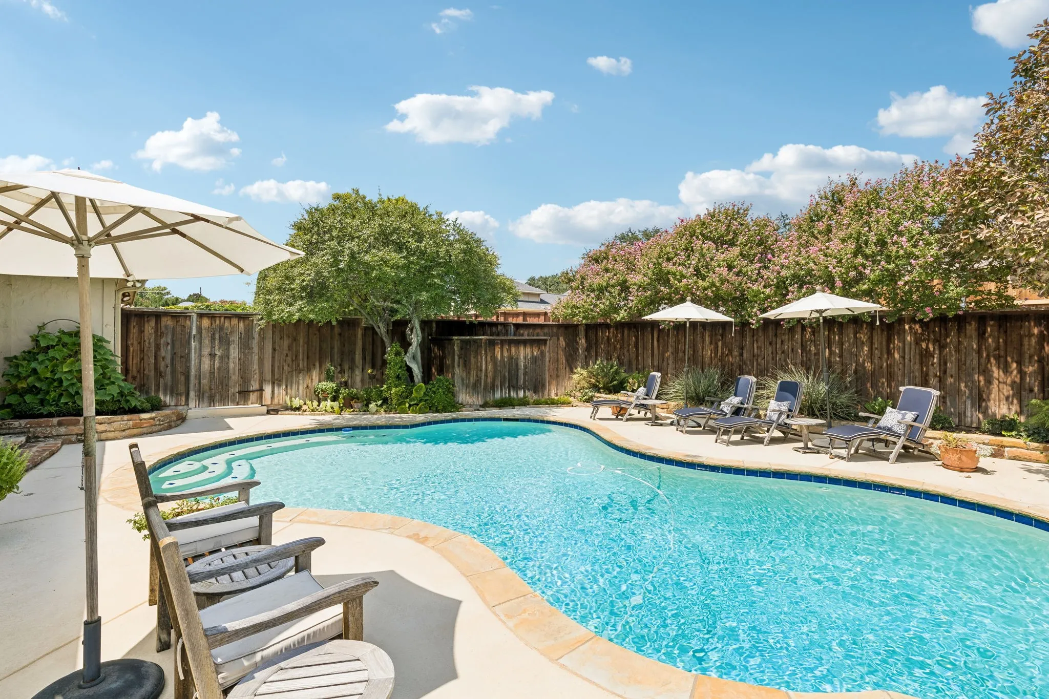 Single Family Residence For Sale in Collin County , 234 Shady Hill Drive, Richardson, Texas 75080, 4 Bedroom, 4 Bathroom, 2 Garage spaces, 2,932 Sqft, built in 1978, mls#21381864, Real Estate Agent in Richardson, Homes For Sale in Collin county, Homes For Sale in Richardson, Realtor in Richardson Texas, Real Estate Brokerage Independent Realty Texas, Luminita Cordes Realtor