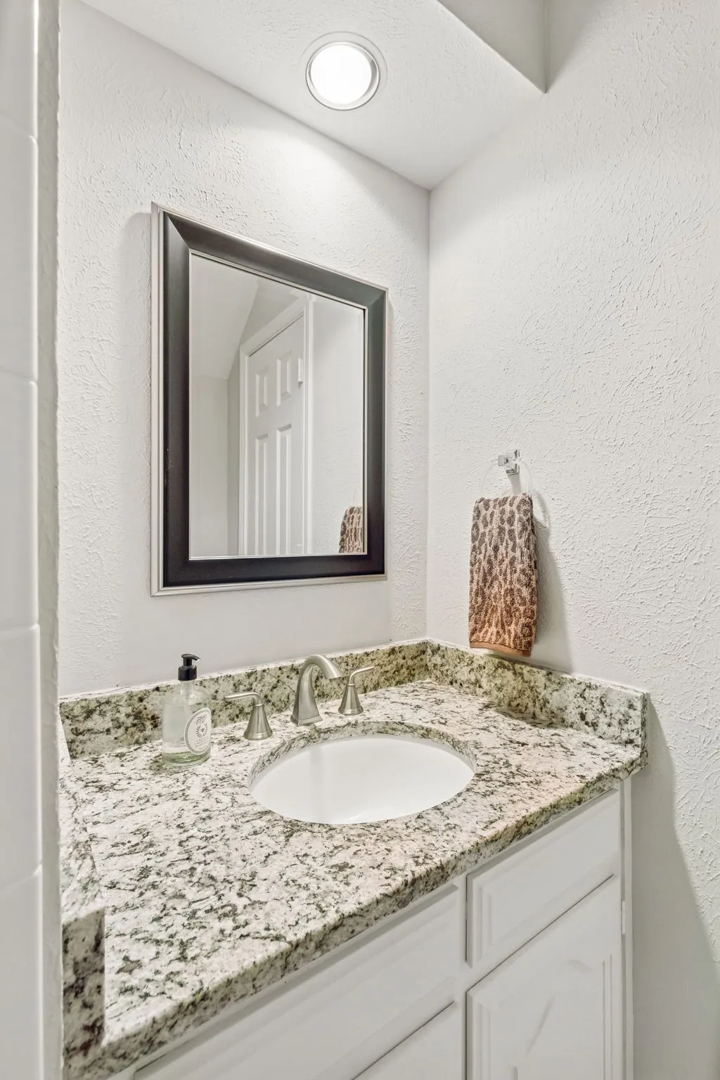 Single Family Residence For Sale in Collin County , 234 Shady Hill Drive, Richardson, Texas 75080, 4 Bedroom, 4 Bathroom, 2 Garage spaces, 2,932 Sqft, built in 1978, mls#21381864, Real Estate Agent in Richardson, Homes For Sale in Collin county, Homes For Sale in Richardson, Realtor in Richardson Texas, Real Estate Brokerage Independent Realty Texas, Luminita Cordes Realtor