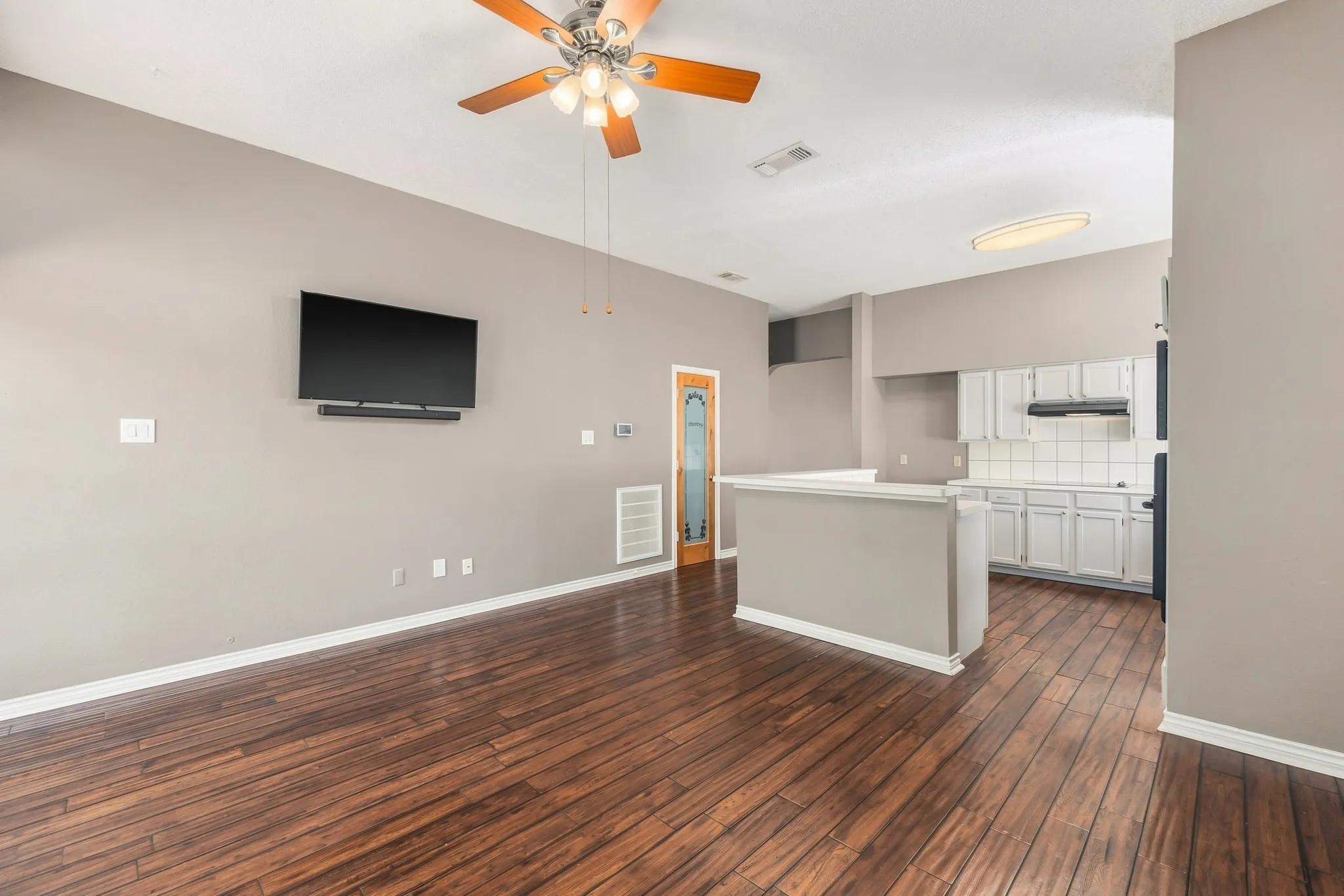 Single Family Residence For Sale in Tarrant County , 5906 Polo Club Drive, Arlington, Texas 76017, 4 Bedroom, 2 Bathroom, 2 Garage spaces, 1,832 Sqft, built in 1985, mls#21378489, Real Estate Agent in Arlington, Homes For Sale in Tarrant county, Homes For Sale in Arlington, Realtor in Arlington Texas, Real Estate Brokerage Independent Realty Texas, Luminita Cordes Realtor