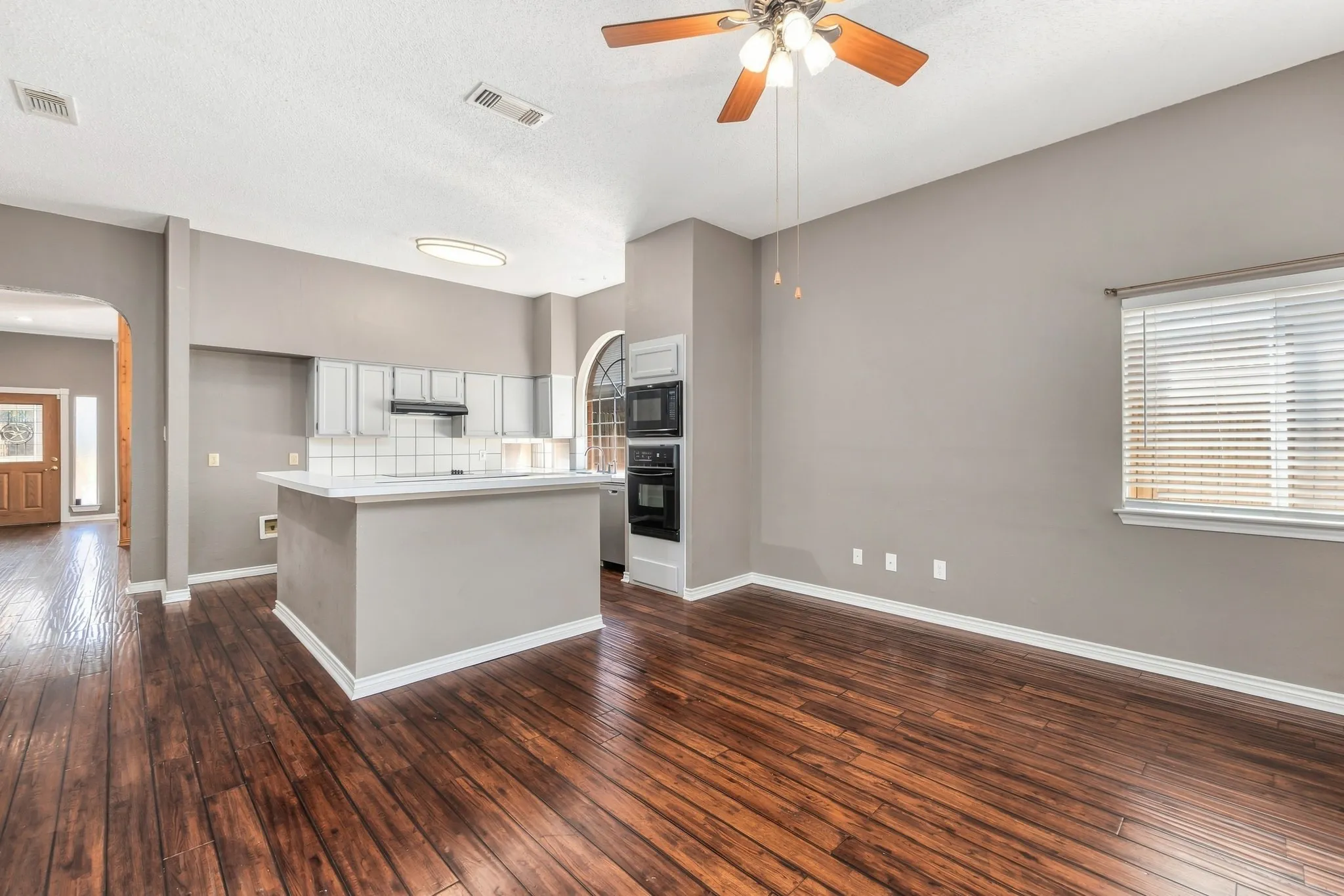 Single Family Residence For Sale in Tarrant County , 5906 Polo Club Drive, Arlington, Texas 76017, 4 Bedroom, 2 Bathroom, 2 Garage spaces, 1,832 Sqft, built in 1985, mls#21378489, Real Estate Agent in Arlington, Homes For Sale in Tarrant county, Homes For Sale in Arlington, Realtor in Arlington Texas, Real Estate Brokerage Independent Realty Texas, Luminita Cordes Realtor