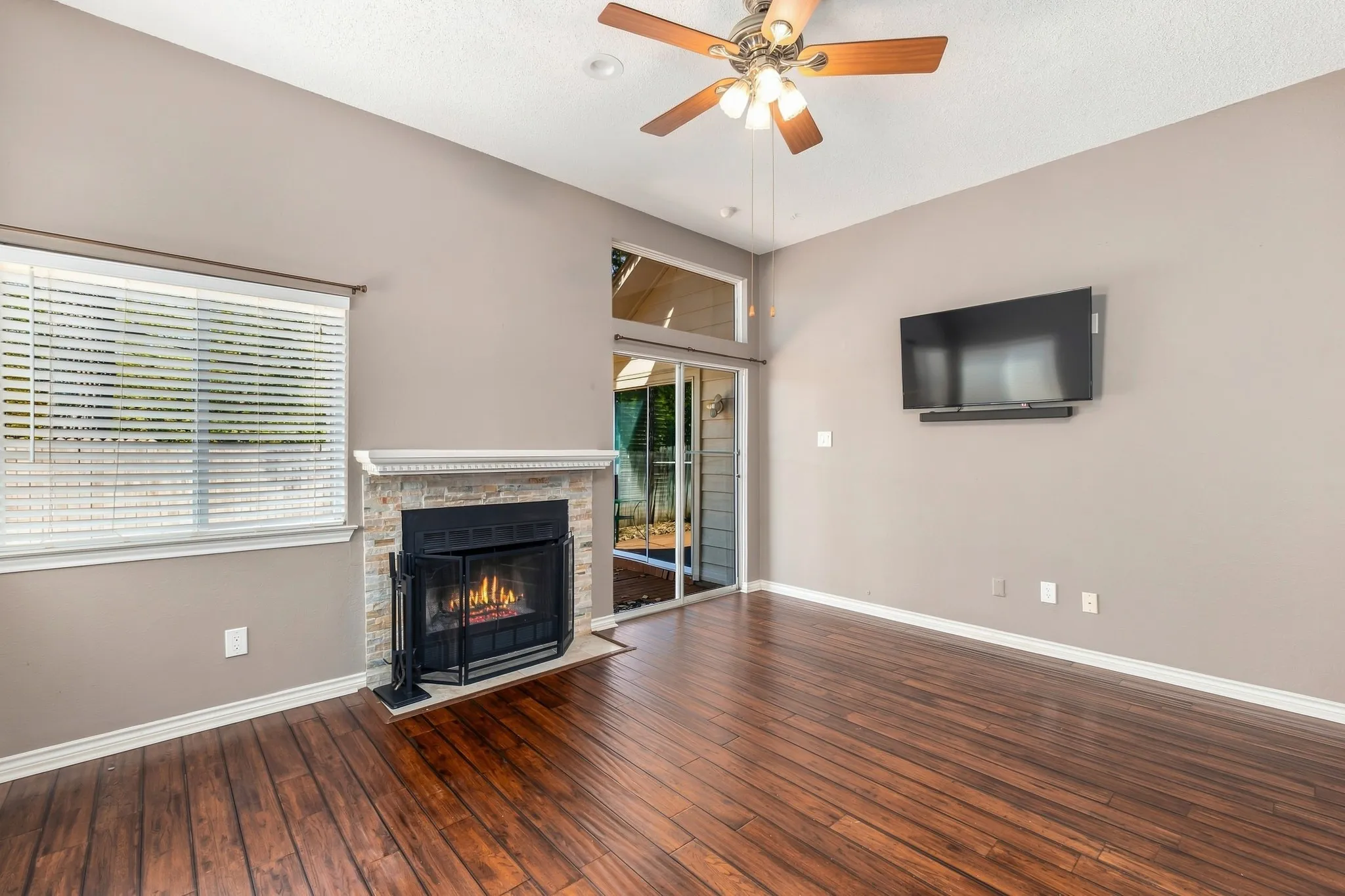 Single Family Residence For Sale in Tarrant County , 5906 Polo Club Drive, Arlington, Texas 76017, 4 Bedroom, 2 Bathroom, 2 Garage spaces, 1,832 Sqft, built in 1985, mls#21378489, Real Estate Agent in Arlington, Homes For Sale in Tarrant county, Homes For Sale in Arlington, Realtor in Arlington Texas, Real Estate Brokerage Independent Realty Texas, Luminita Cordes Realtor