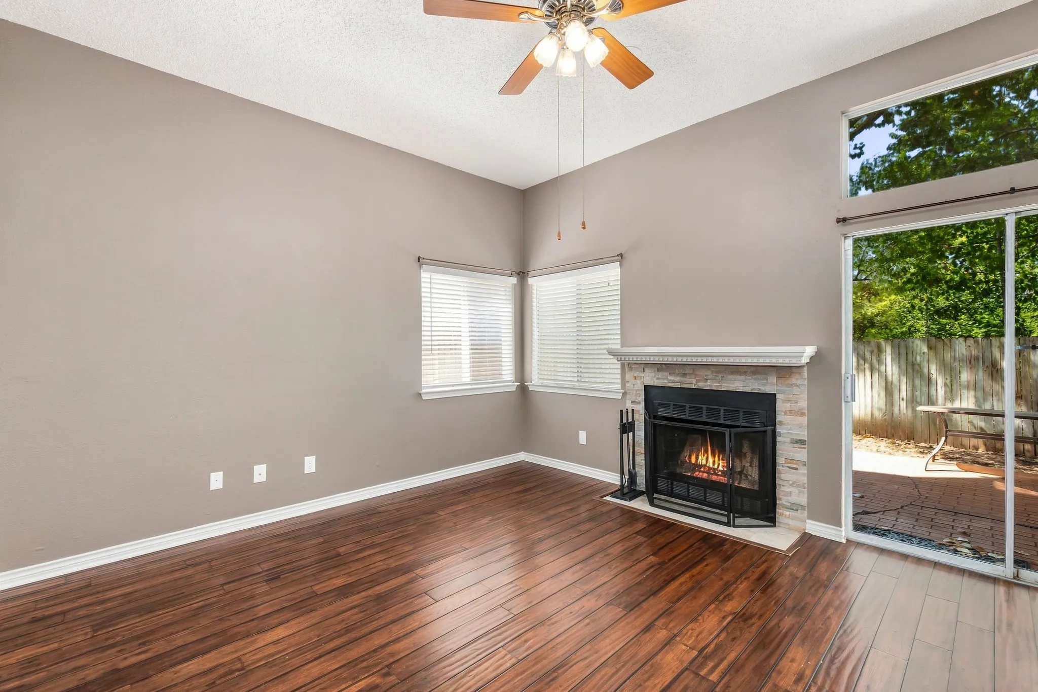 Single Family Residence For Sale in Tarrant County , 5906 Polo Club Drive, Arlington, Texas 76017, 4 Bedroom, 2 Bathroom, 2 Garage spaces, 1,832 Sqft, built in 1985, mls#21378489, Real Estate Agent in Arlington, Homes For Sale in Tarrant county, Homes For Sale in Arlington, Realtor in Arlington Texas, Real Estate Brokerage Independent Realty Texas, Luminita Cordes Realtor