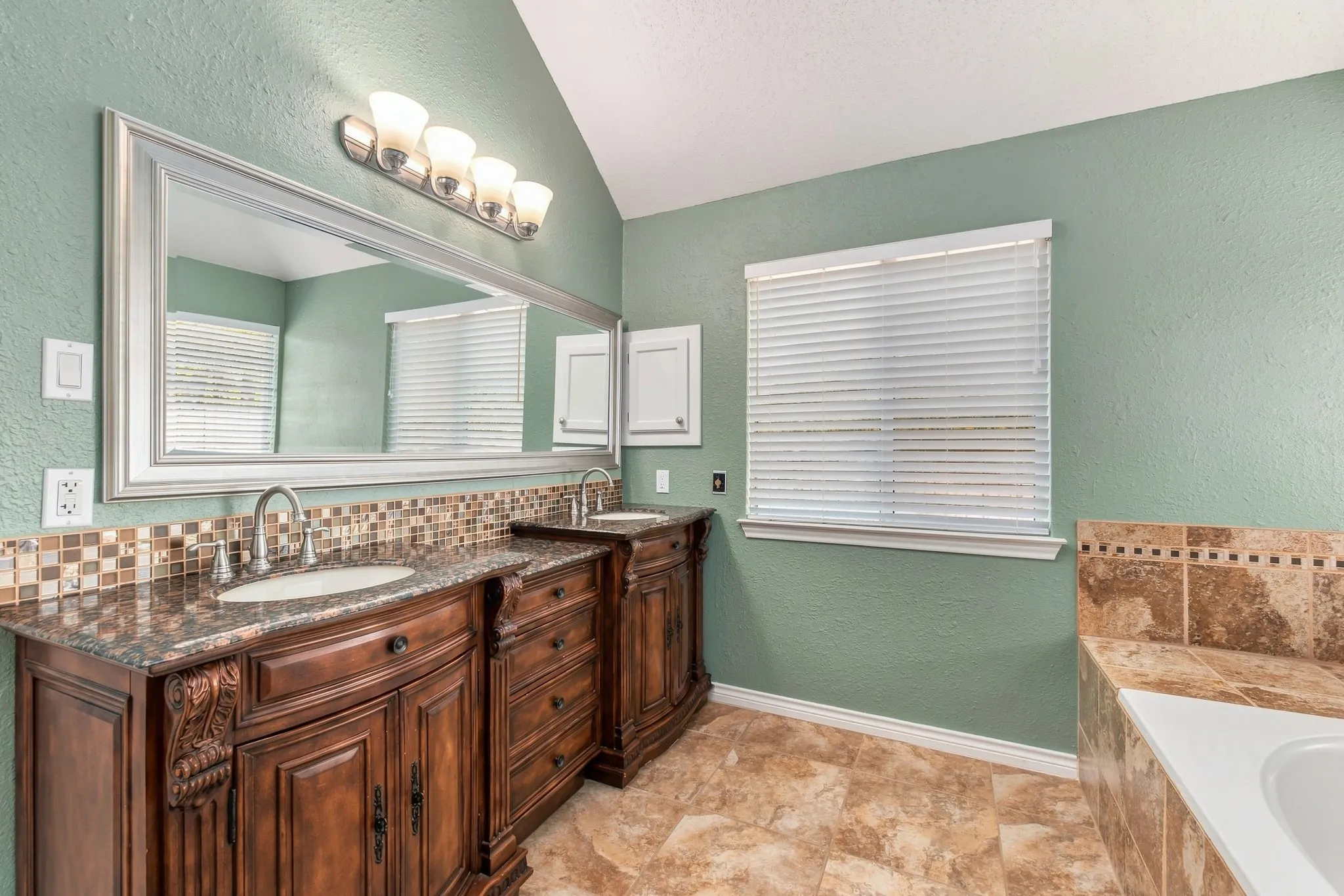 Single Family Residence For Sale in Tarrant County , 5906 Polo Club Drive, Arlington, Texas 76017, 4 Bedroom, 2 Bathroom, 2 Garage spaces, 1,832 Sqft, built in 1985, mls#21378489, Real Estate Agent in Arlington, Homes For Sale in Tarrant county, Homes For Sale in Arlington, Realtor in Arlington Texas, Real Estate Brokerage Independent Realty Texas, Luminita Cordes Realtor