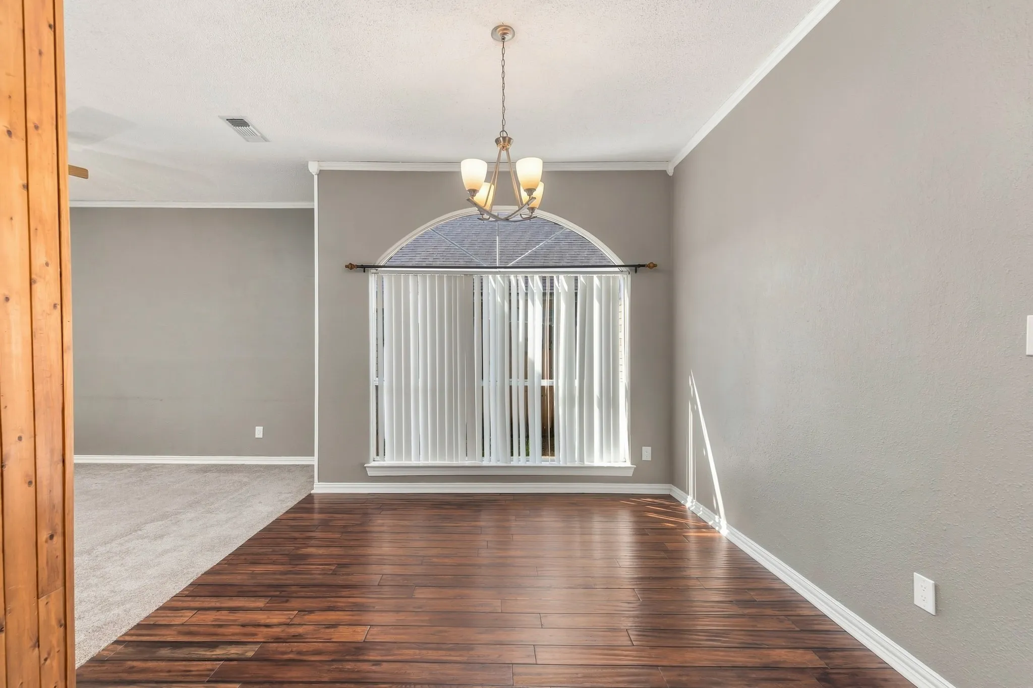 Single Family Residence For Sale in Tarrant County , 5906 Polo Club Drive, Arlington, Texas 76017, 4 Bedroom, 2 Bathroom, 2 Garage spaces, 1,832 Sqft, built in 1985, mls#21378489, Real Estate Agent in Arlington, Homes For Sale in Tarrant county, Homes For Sale in Arlington, Realtor in Arlington Texas, Real Estate Brokerage Independent Realty Texas, Luminita Cordes Realtor