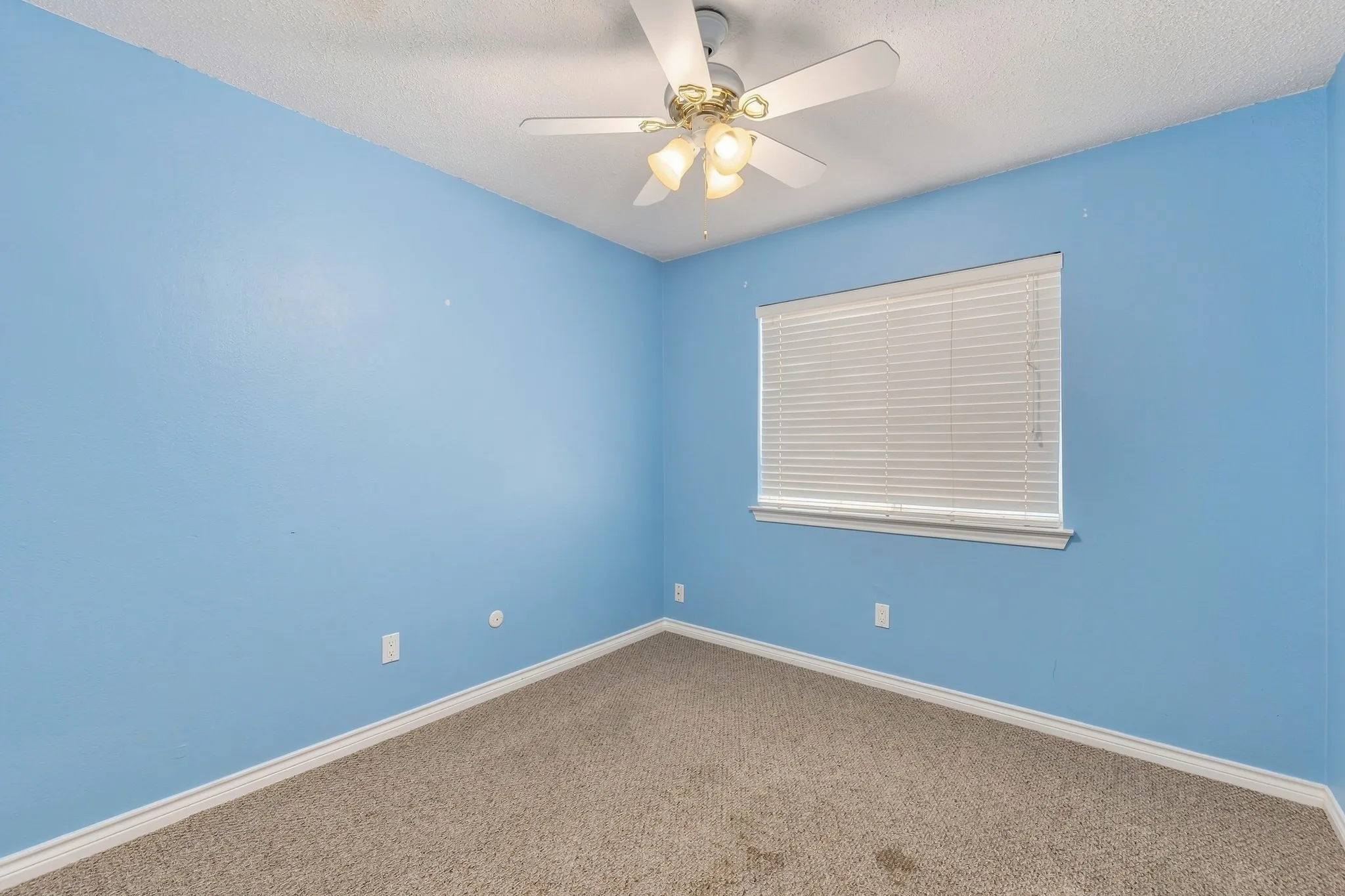 Single Family Residence For Sale in Tarrant County , 5906 Polo Club Drive, Arlington, Texas 76017, 4 Bedroom, 2 Bathroom, 2 Garage spaces, 1,832 Sqft, built in 1985, mls#21378489, Real Estate Agent in Arlington, Homes For Sale in Tarrant county, Homes For Sale in Arlington, Realtor in Arlington Texas, Real Estate Brokerage Independent Realty Texas, Luminita Cordes Realtor