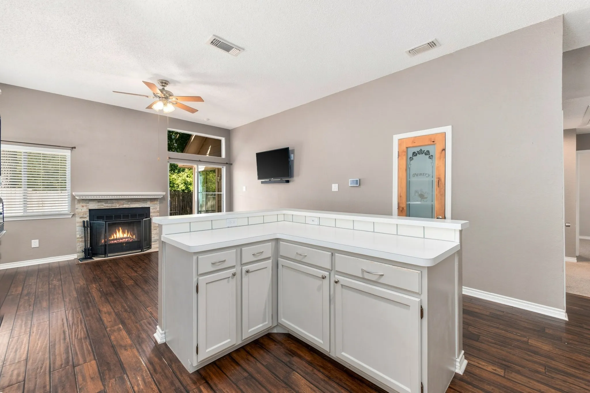 Single Family Residence For Sale in Tarrant County , 5906 Polo Club Drive, Arlington, Texas 76017, 4 Bedroom, 2 Bathroom, 2 Garage spaces, 1,832 Sqft, built in 1985, mls#21378489, Real Estate Agent in Arlington, Homes For Sale in Tarrant county, Homes For Sale in Arlington, Realtor in Arlington Texas, Real Estate Brokerage Independent Realty Texas, Luminita Cordes Realtor
