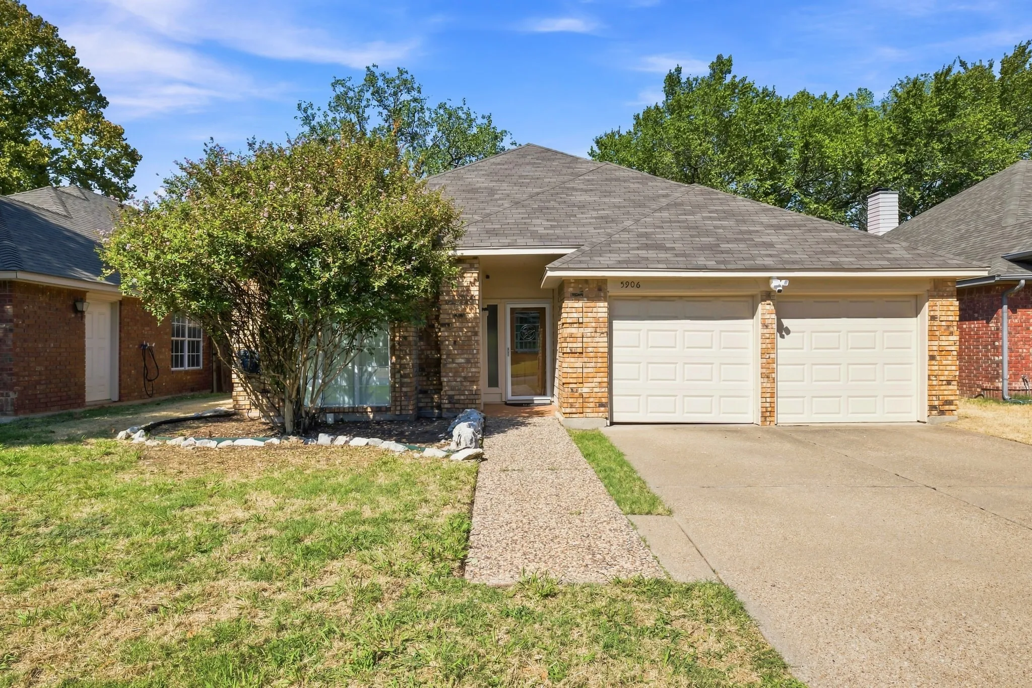 Single Family Residence For Sale in Tarrant County , 5906 Polo Club Drive, Arlington, Texas 76017, 4 Bedroom, 2 Bathroom, 2 Garage spaces, 1,832 Sqft, built in 1985, mls#21378489, Real Estate Agent in Arlington, Homes For Sale in Tarrant county, Homes For Sale in Arlington, Realtor in Arlington Texas, Real Estate Brokerage Independent Realty Texas, Luminita Cordes Realtor