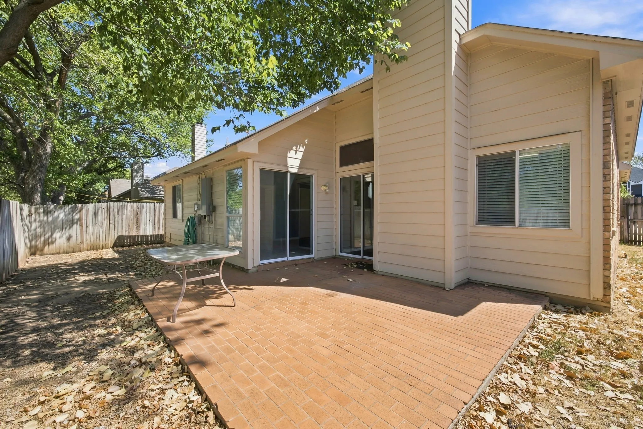 Single Family Residence For Sale in Tarrant County , 5906 Polo Club Drive, Arlington, Texas 76017, 4 Bedroom, 2 Bathroom, 2 Garage spaces, 1,832 Sqft, built in 1985, mls#21378489, Real Estate Agent in Arlington, Homes For Sale in Tarrant county, Homes For Sale in Arlington, Realtor in Arlington Texas, Real Estate Brokerage Independent Realty Texas, Luminita Cordes Realtor