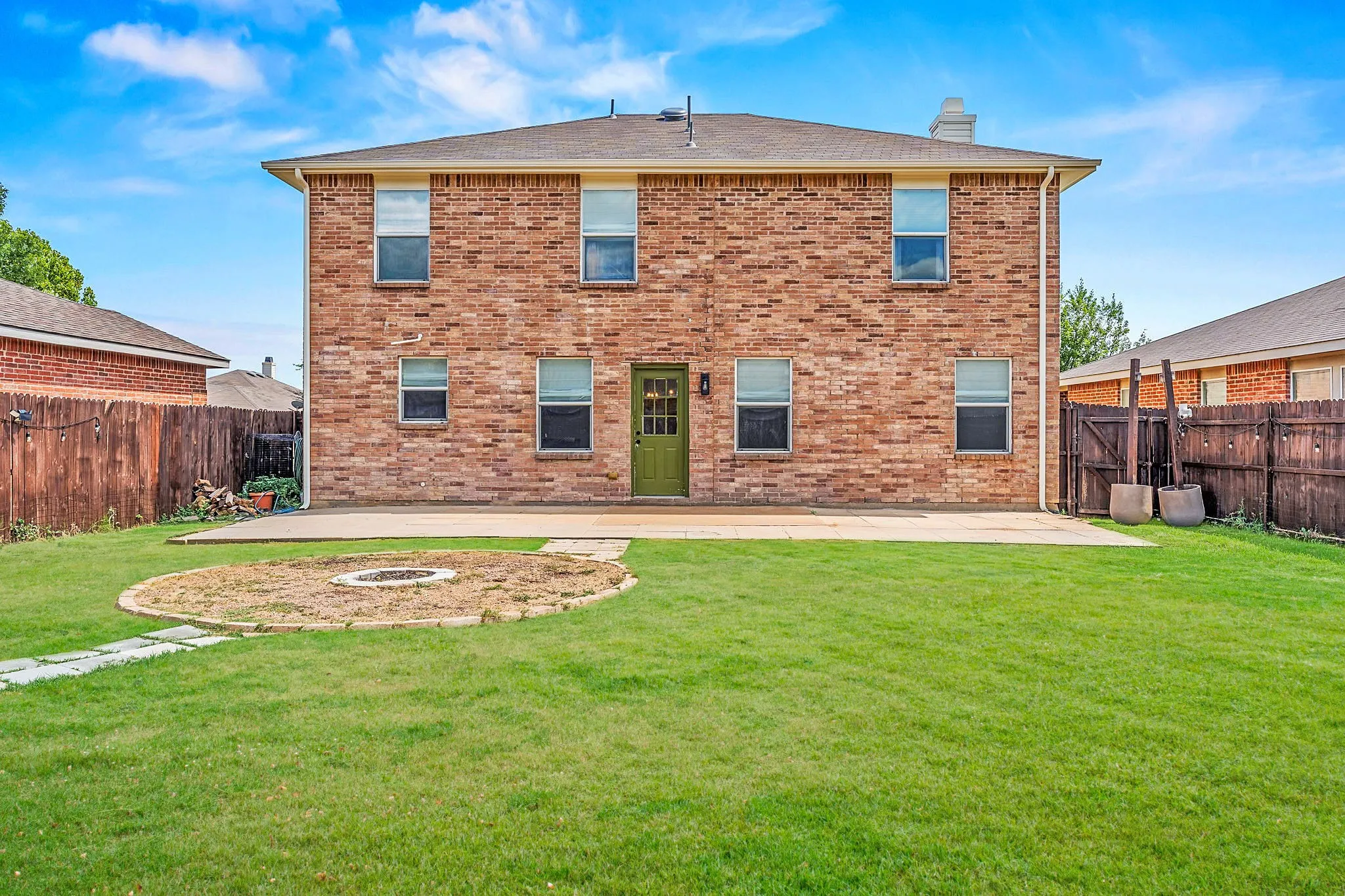 Single Family Residence For Rent in Denton County , 1725 Trego Drive, Fort Worth, Texas 76247, 3 Bedroom, 3 Bathroom, 2 Garage spaces, 2,136 Sqft, built in 2007, mls#21383495, Real Estate Agent in Fort Worth, Homes For Rent in Denton county, Homes For Rent in Fort Worth, Realtor in Fort Worth Texas, Real Estate Brokerage Independent Realty Texas, Luminita Cordes Realtor