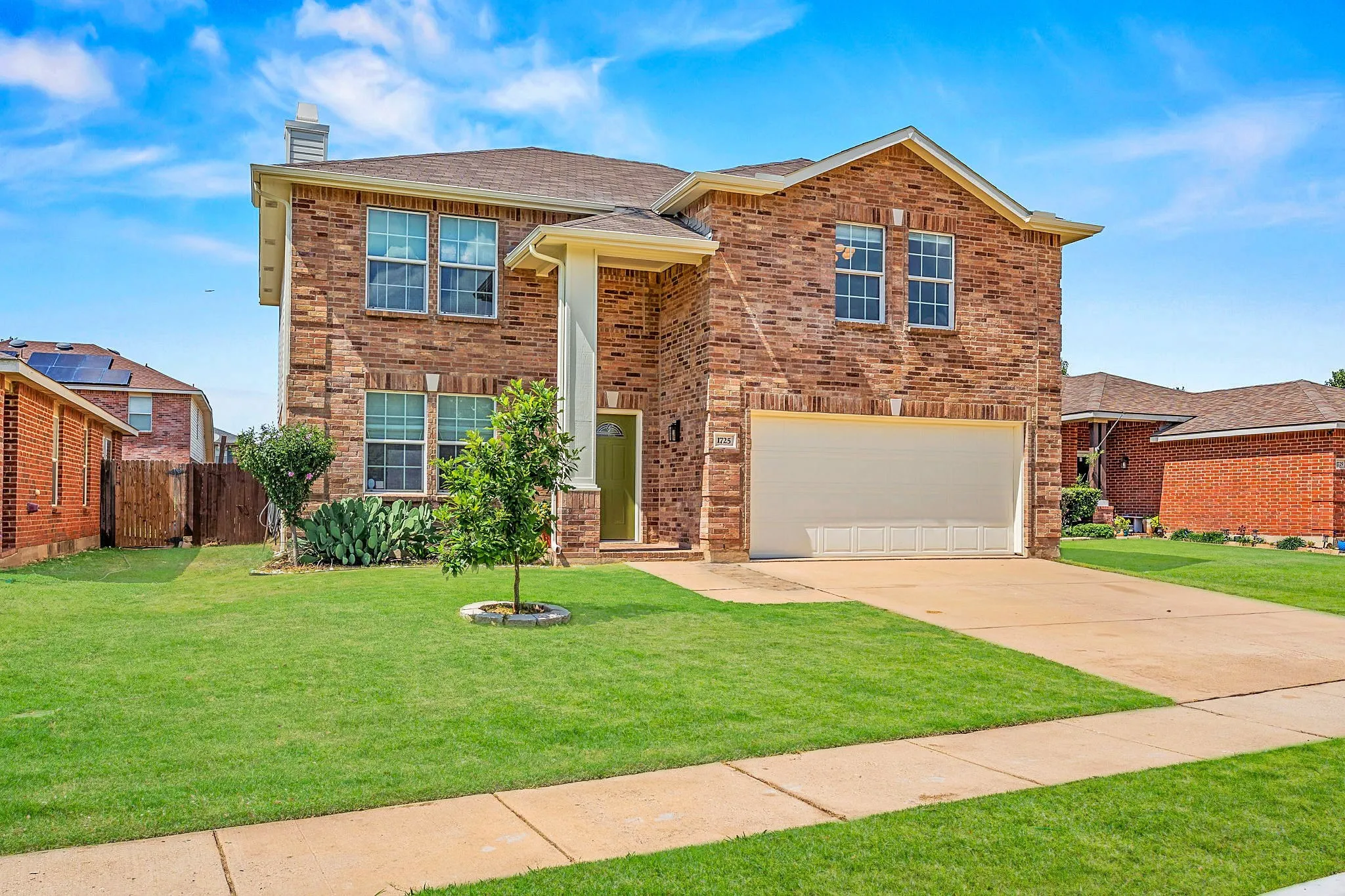 Single Family Residence For Rent in Denton County , 1725 Trego Drive, Fort Worth, Texas 76247, 3 Bedroom, 3 Bathroom, 2 Garage spaces, 2,136 Sqft, built in 2007, mls#21383495, Real Estate Agent in Fort Worth, Homes For Rent in Denton county, Homes For Rent in Fort Worth, Realtor in Fort Worth Texas, Real Estate Brokerage Independent Realty Texas, Luminita Cordes Realtor
