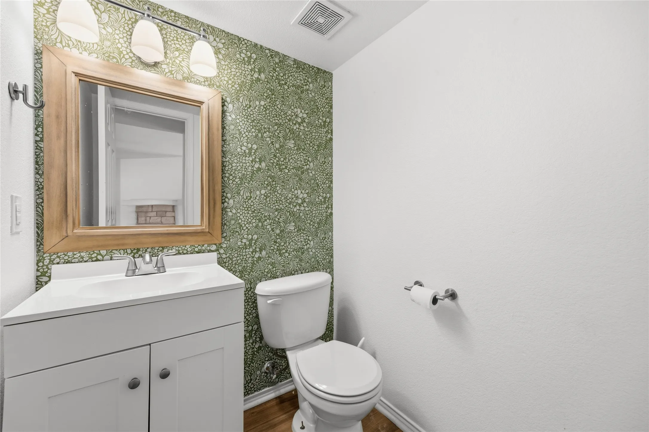 Single Family Residence For Rent in Denton County , 1725 Trego Drive, Fort Worth, Texas 76247, 3 Bedroom, 3 Bathroom, 2 Garage spaces, 2,136 Sqft, built in 2007, mls#21383495, Real Estate Agent in Fort Worth, Homes For Rent in Denton county, Homes For Rent in Fort Worth, Realtor in Fort Worth Texas, Real Estate Brokerage Independent Realty Texas, Luminita Cordes Realtor