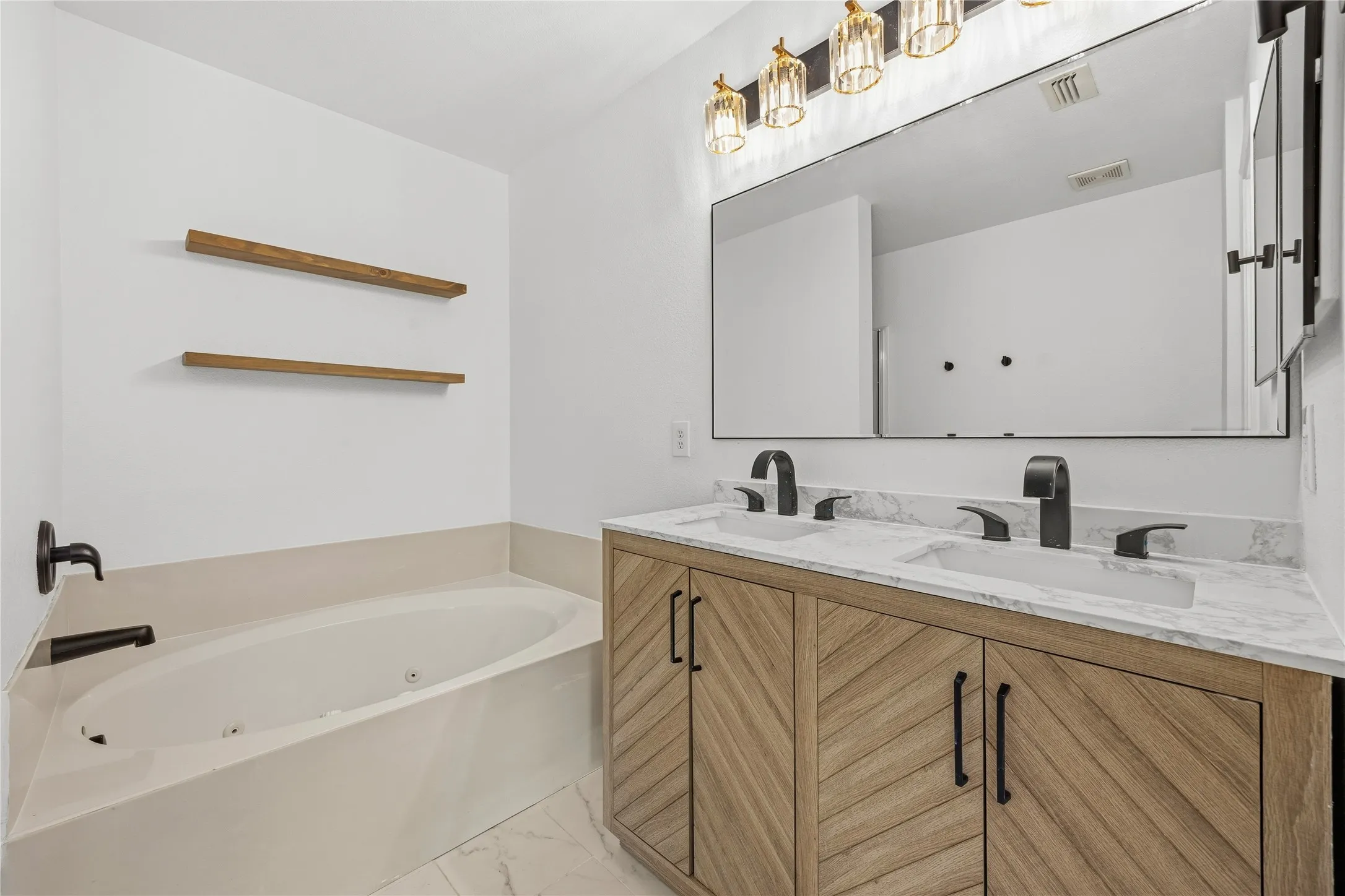 Single Family Residence For Rent in Denton County , 1725 Trego Drive, Fort Worth, Texas 76247, 3 Bedroom, 3 Bathroom, 2 Garage spaces, 2,136 Sqft, built in 2007, mls#21383495, Real Estate Agent in Fort Worth, Homes For Rent in Denton county, Homes For Rent in Fort Worth, Realtor in Fort Worth Texas, Real Estate Brokerage Independent Realty Texas, Luminita Cordes Realtor