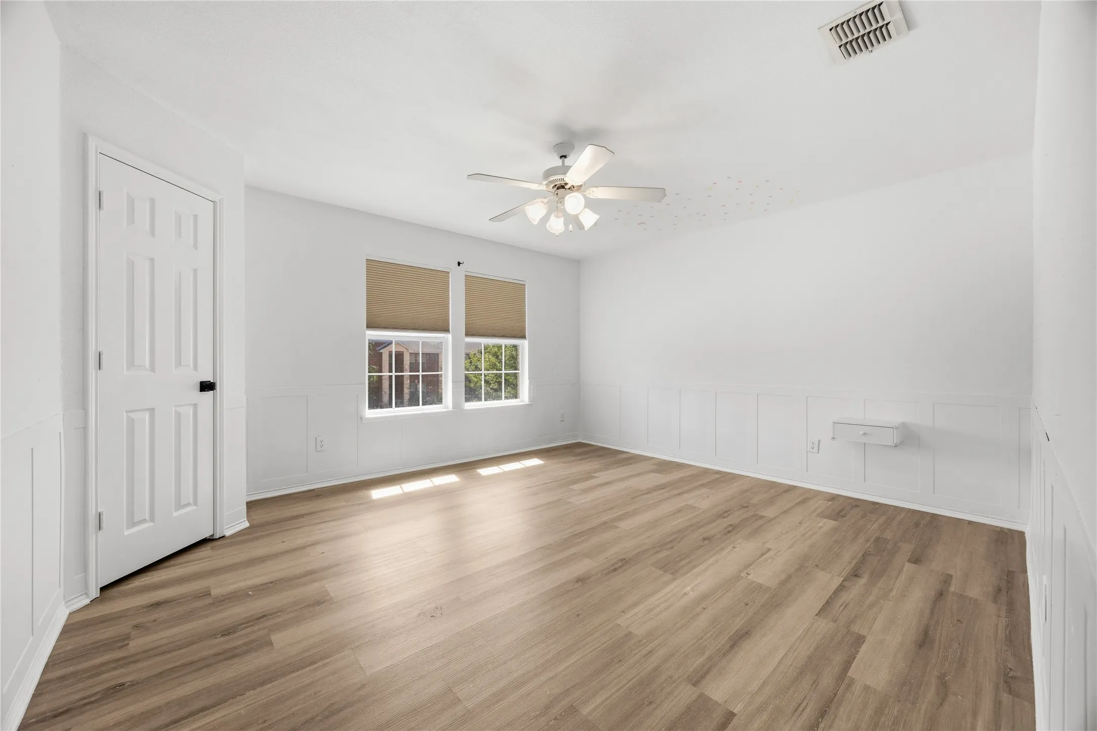 Single Family Residence For Rent in Denton County , 1725 Trego Drive, Fort Worth, Texas 76247, 3 Bedroom, 3 Bathroom, 2 Garage spaces, 2,136 Sqft, built in 2007, mls#21383495, Real Estate Agent in Fort Worth, Homes For Rent in Denton county, Homes For Rent in Fort Worth, Realtor in Fort Worth Texas, Real Estate Brokerage Independent Realty Texas, Luminita Cordes Realtor