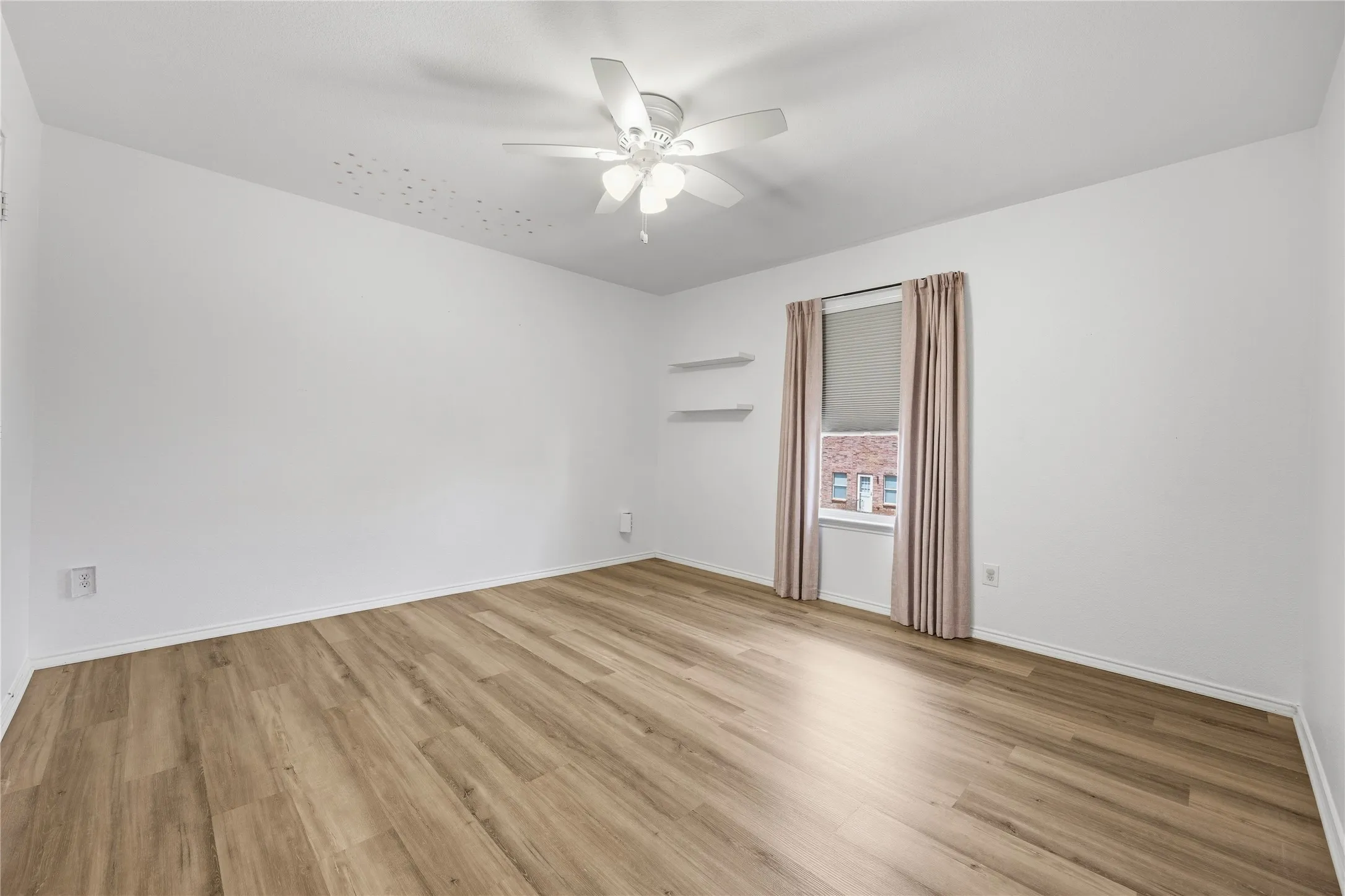 Single Family Residence For Rent in Denton County , 1725 Trego Drive, Fort Worth, Texas 76247, 3 Bedroom, 3 Bathroom, 2 Garage spaces, 2,136 Sqft, built in 2007, mls#21383495, Real Estate Agent in Fort Worth, Homes For Rent in Denton county, Homes For Rent in Fort Worth, Realtor in Fort Worth Texas, Real Estate Brokerage Independent Realty Texas, Luminita Cordes Realtor