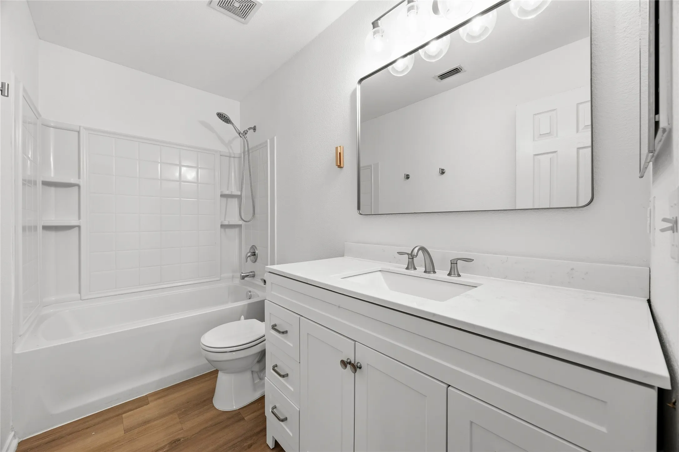 Single Family Residence For Rent in Denton County , 1725 Trego Drive, Fort Worth, Texas 76247, 3 Bedroom, 3 Bathroom, 2 Garage spaces, 2,136 Sqft, built in 2007, mls#21383495, Real Estate Agent in Fort Worth, Homes For Rent in Denton county, Homes For Rent in Fort Worth, Realtor in Fort Worth Texas, Real Estate Brokerage Independent Realty Texas, Luminita Cordes Realtor
