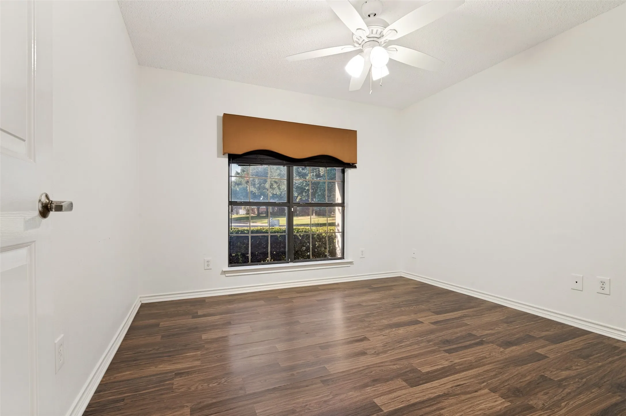 Single Family Residence For Sale in Dallas County , 902 Kings Court, Duncanville, Texas 75137, 3 Bedroom, 2 Bathroom, 2 Garage spaces, 1,955 Sqft, built in 1985, mls#21382316, Real Estate Agent in Duncanville, Homes For Sale in Dallas county, Homes For Sale in Duncanville, Realtor in Duncanville Texas, Real Estate Brokerage Independent Realty Texas, Luminita Cordes Realtor