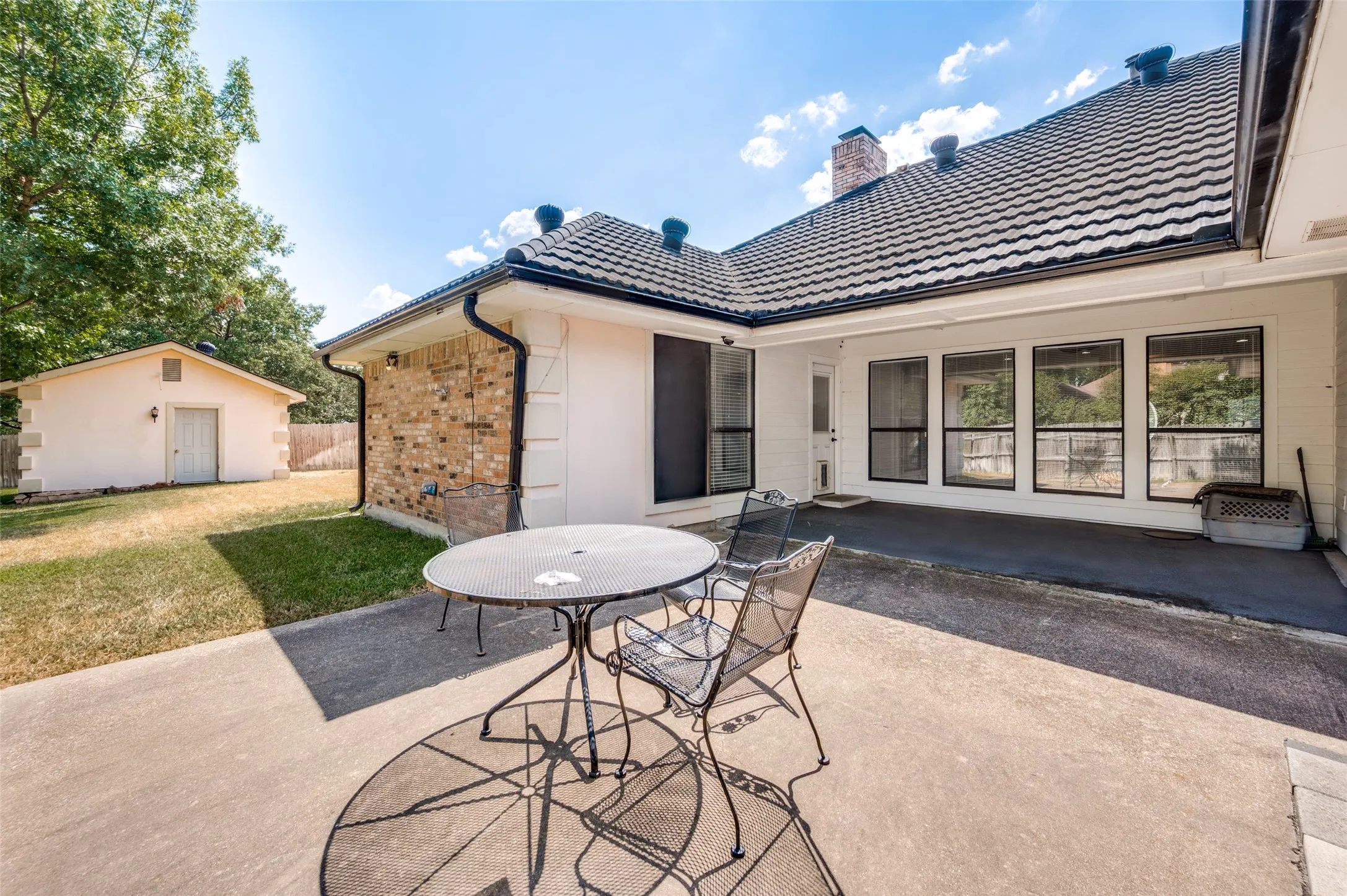 Single Family Residence For Sale in Dallas County , 902 Kings Court, Duncanville, Texas 75137, 3 Bedroom, 2 Bathroom, 2 Garage spaces, 1,955 Sqft, built in 1985, mls#21382316, Real Estate Agent in Duncanville, Homes For Sale in Dallas county, Homes For Sale in Duncanville, Realtor in Duncanville Texas, Real Estate Brokerage Independent Realty Texas, Luminita Cordes Realtor