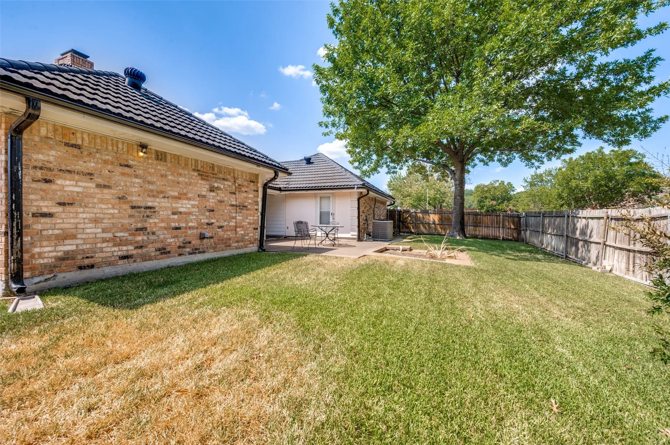 Single Family Residence For Sale in Dallas County , 902 Kings Court, Duncanville, Texas 75137, 3 Bedroom, 2 Bathroom, 2 Garage spaces, 1,955 Sqft, built in 1985, mls#21382316, Real Estate Agent in Duncanville, Homes For Sale in Dallas county, Homes For Sale in Duncanville, Realtor in Duncanville Texas, Real Estate Brokerage Independent Realty Texas, Luminita Cordes Realtor