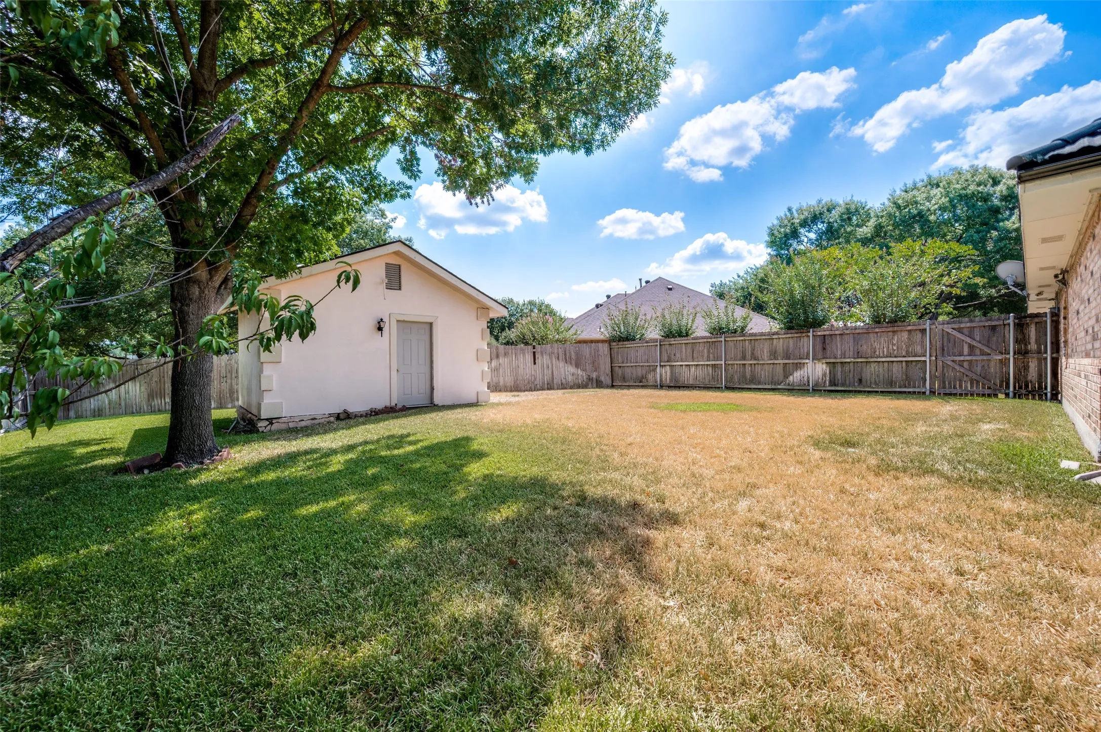 Single Family Residence For Sale in Dallas County , 902 Kings Court, Duncanville, Texas 75137, 3 Bedroom, 2 Bathroom, 2 Garage spaces, 1,955 Sqft, built in 1985, mls#21382316, Real Estate Agent in Duncanville, Homes For Sale in Dallas county, Homes For Sale in Duncanville, Realtor in Duncanville Texas, Real Estate Brokerage Independent Realty Texas, Luminita Cordes Realtor