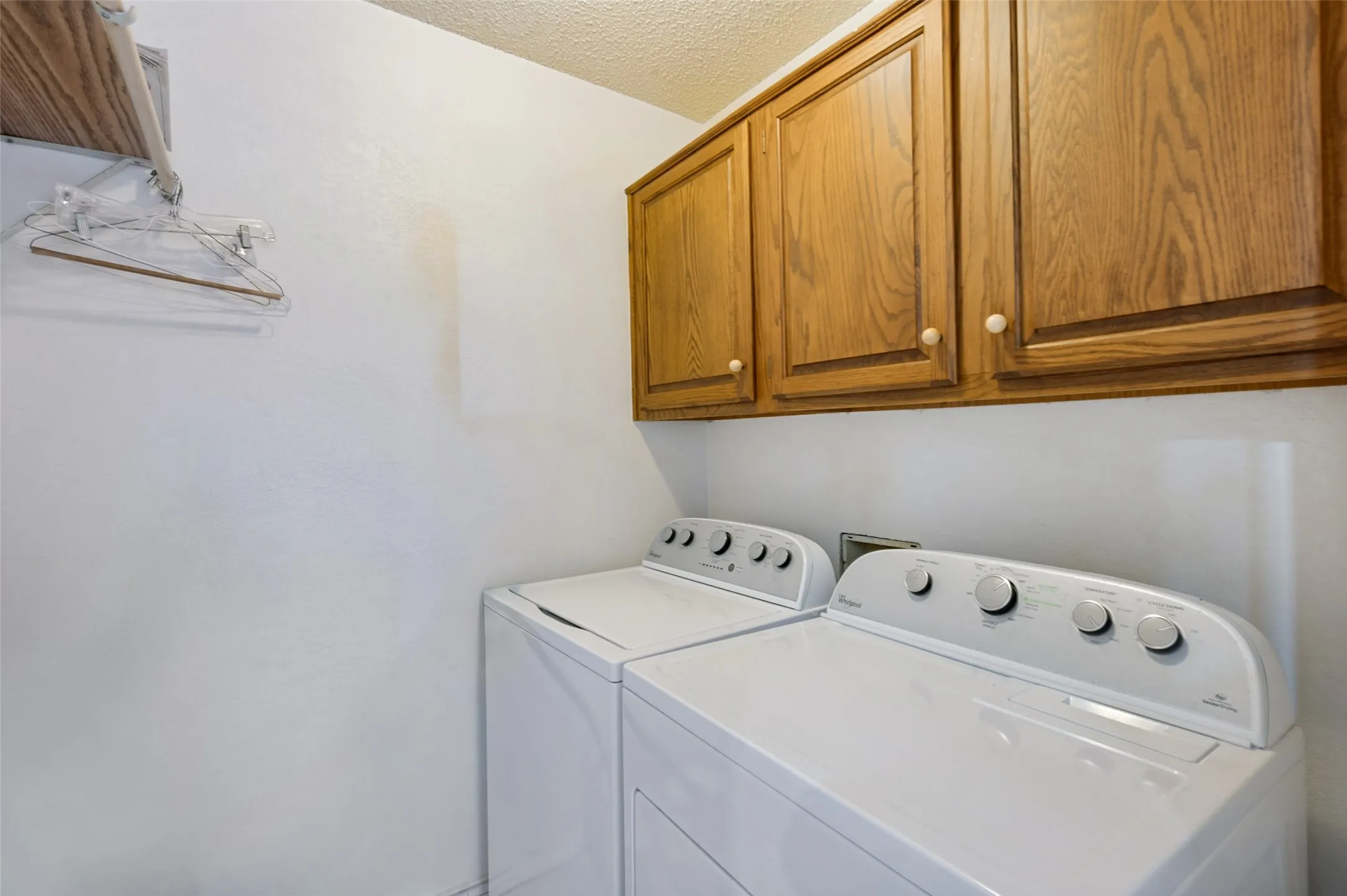Single Family Residence For Sale in Dallas County , 902 Kings Court, Duncanville, Texas 75137, 3 Bedroom, 2 Bathroom, 2 Garage spaces, 1,955 Sqft, built in 1985, mls#21382316, Real Estate Agent in Duncanville, Homes For Sale in Dallas county, Homes For Sale in Duncanville, Realtor in Duncanville Texas, Real Estate Brokerage Independent Realty Texas, Luminita Cordes Realtor