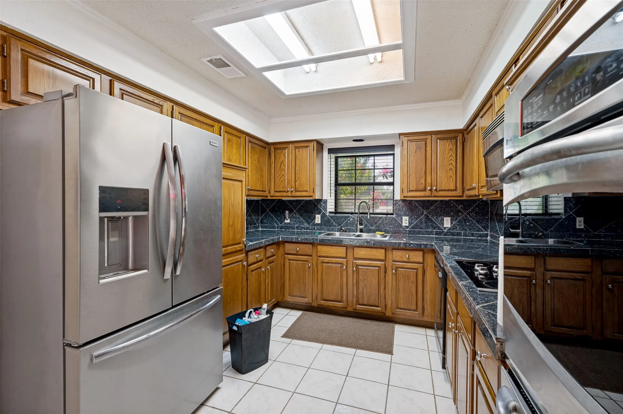 Single Family Residence For Sale in Dallas County , 902 Kings Court, Duncanville, Texas 75137, 3 Bedroom, 2 Bathroom, 2 Garage spaces, 1,955 Sqft, built in 1985, mls#21382316, Real Estate Agent in Duncanville, Homes For Sale in Dallas county, Homes For Sale in Duncanville, Realtor in Duncanville Texas, Real Estate Brokerage Independent Realty Texas, Luminita Cordes Realtor