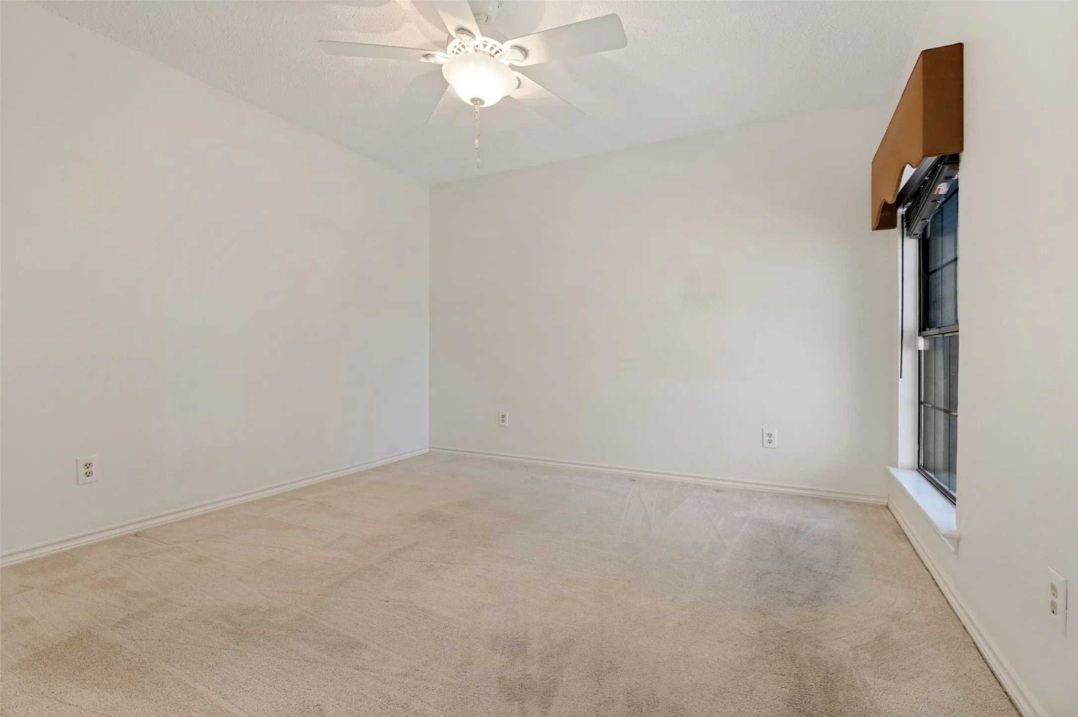 Single Family Residence For Sale in Dallas County , 902 Kings Court, Duncanville, Texas 75137, 3 Bedroom, 2 Bathroom, 2 Garage spaces, 1,955 Sqft, built in 1985, mls#21382316, Real Estate Agent in Duncanville, Homes For Sale in Dallas county, Homes For Sale in Duncanville, Realtor in Duncanville Texas, Real Estate Brokerage Independent Realty Texas, Luminita Cordes Realtor