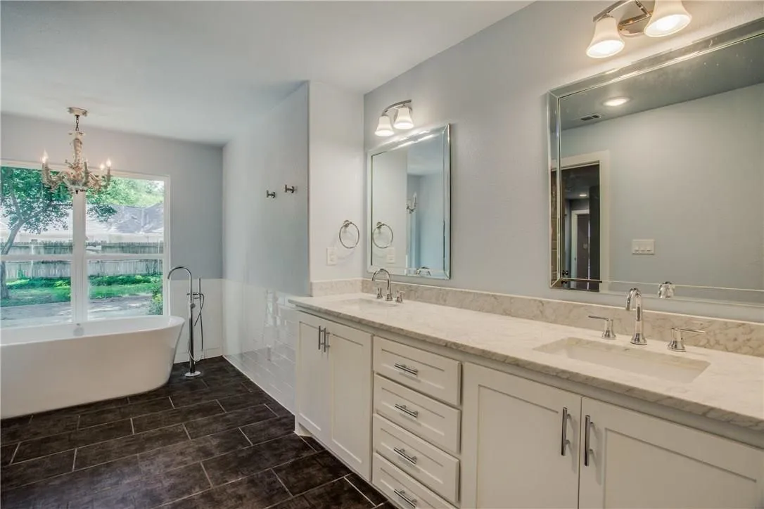 Single Family Residence For Rent in Tarrant County , 4767 Overton Woods Drive, Fort Worth, Texas 76109, 6 Bedroom, 8 Bathroom, 3 Garage spaces, 5,303 Sqft, built in 1980, mls#21383059, Real Estate Agent in Fort Worth, Homes For Rent in Tarrant county, Homes For Rent in Fort Worth, Realtor in Fort Worth Texas, Real Estate Brokerage Independent Realty Texas, Luminita Cordes Realtor