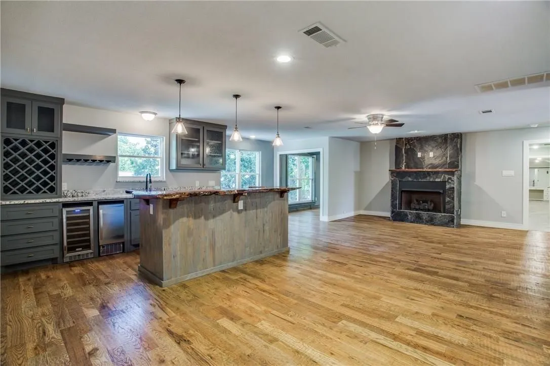 Single Family Residence For Rent in Tarrant County , 4767 Overton Woods Drive, Fort Worth, Texas 76109, 6 Bedroom, 8 Bathroom, 3 Garage spaces, 5,303 Sqft, built in 1980, mls#21383059, Real Estate Agent in Fort Worth, Homes For Rent in Tarrant county, Homes For Rent in Fort Worth, Realtor in Fort Worth Texas, Real Estate Brokerage Independent Realty Texas, Luminita Cordes Realtor