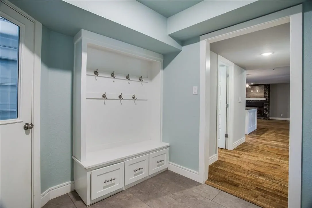 Single Family Residence For Rent in Tarrant County , 4767 Overton Woods Drive, Fort Worth, Texas 76109, 6 Bedroom, 8 Bathroom, 3 Garage spaces, 5,303 Sqft, built in 1980, mls#21383059, Real Estate Agent in Fort Worth, Homes For Rent in Tarrant county, Homes For Rent in Fort Worth, Realtor in Fort Worth Texas, Real Estate Brokerage Independent Realty Texas, Luminita Cordes Realtor