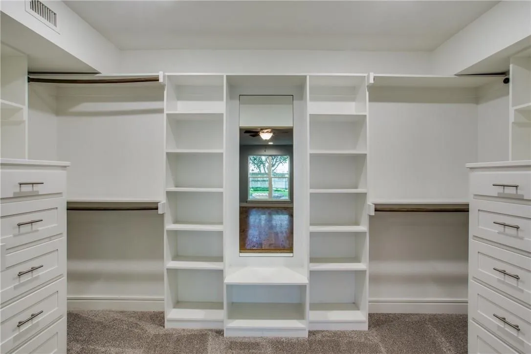 Single Family Residence For Rent in Tarrant County , 4767 Overton Woods Drive, Fort Worth, Texas 76109, 6 Bedroom, 8 Bathroom, 3 Garage spaces, 5,303 Sqft, built in 1980, mls#21383059, Real Estate Agent in Fort Worth, Homes For Rent in Tarrant county, Homes For Rent in Fort Worth, Realtor in Fort Worth Texas, Real Estate Brokerage Independent Realty Texas, Luminita Cordes Realtor