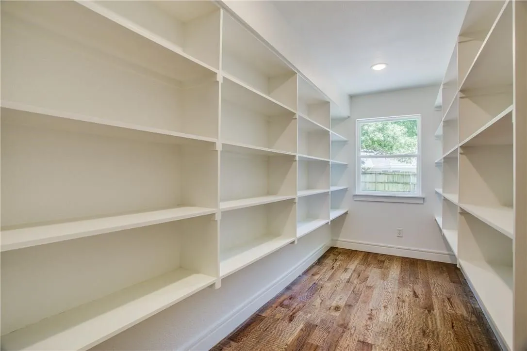 Single Family Residence For Rent in Tarrant County , 4767 Overton Woods Drive, Fort Worth, Texas 76109, 6 Bedroom, 8 Bathroom, 3 Garage spaces, 5,303 Sqft, built in 1980, mls#21383059, Real Estate Agent in Fort Worth, Homes For Rent in Tarrant county, Homes For Rent in Fort Worth, Realtor in Fort Worth Texas, Real Estate Brokerage Independent Realty Texas, Luminita Cordes Realtor