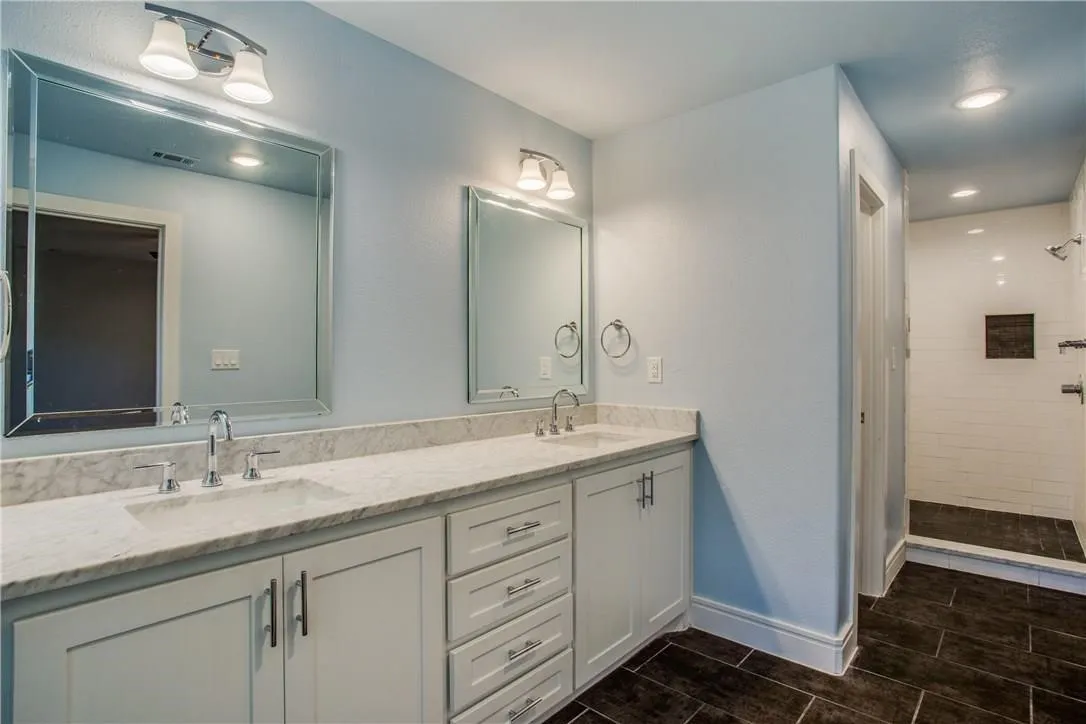 Single Family Residence For Rent in Tarrant County , 4767 Overton Woods Drive, Fort Worth, Texas 76109, 6 Bedroom, 8 Bathroom, 3 Garage spaces, 5,303 Sqft, built in 1980, mls#21383059, Real Estate Agent in Fort Worth, Homes For Rent in Tarrant county, Homes For Rent in Fort Worth, Realtor in Fort Worth Texas, Real Estate Brokerage Independent Realty Texas, Luminita Cordes Realtor